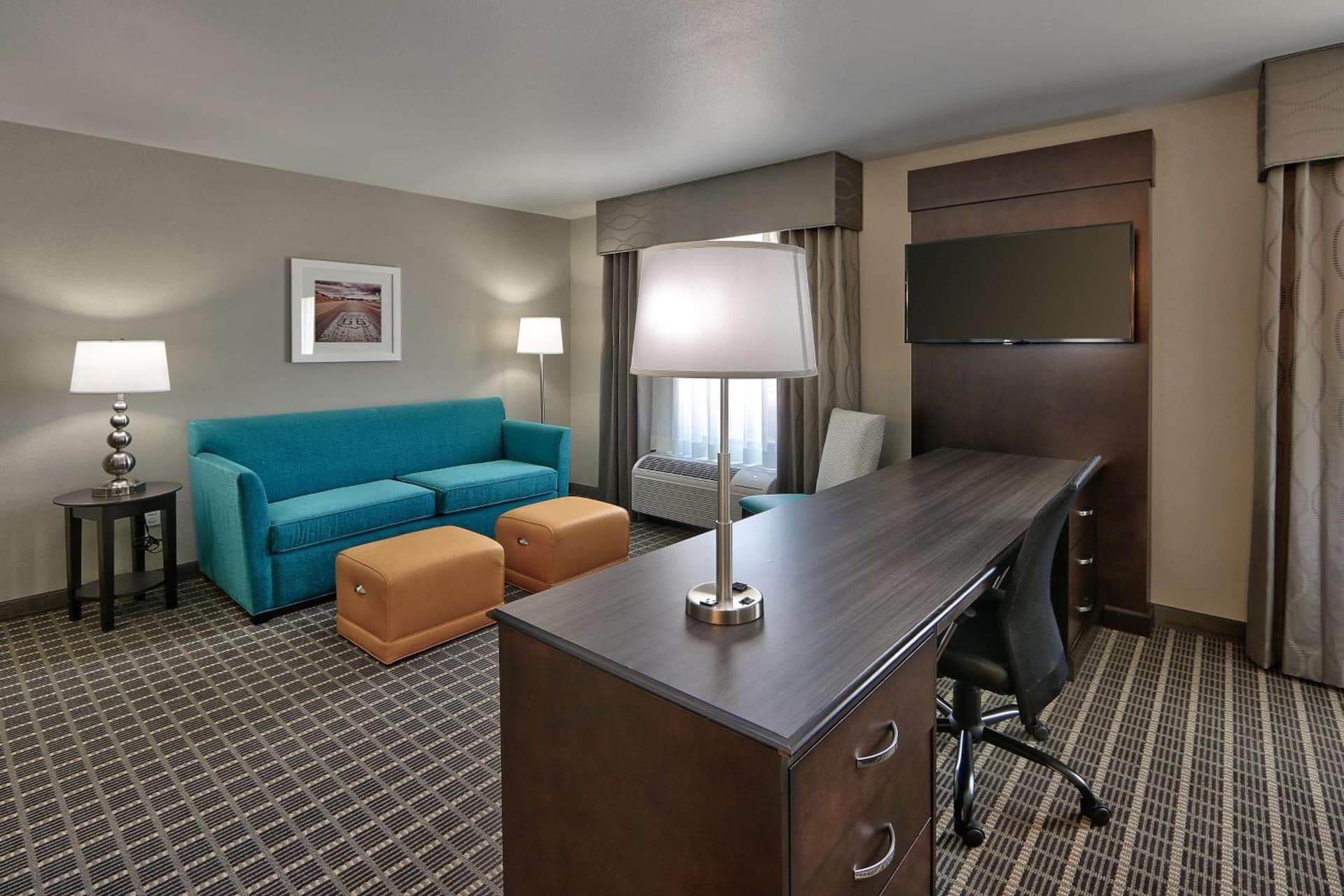 Hampton Inn & Suites Albuquerque Airport interior in Albuquerque, NM — gallery photo 2