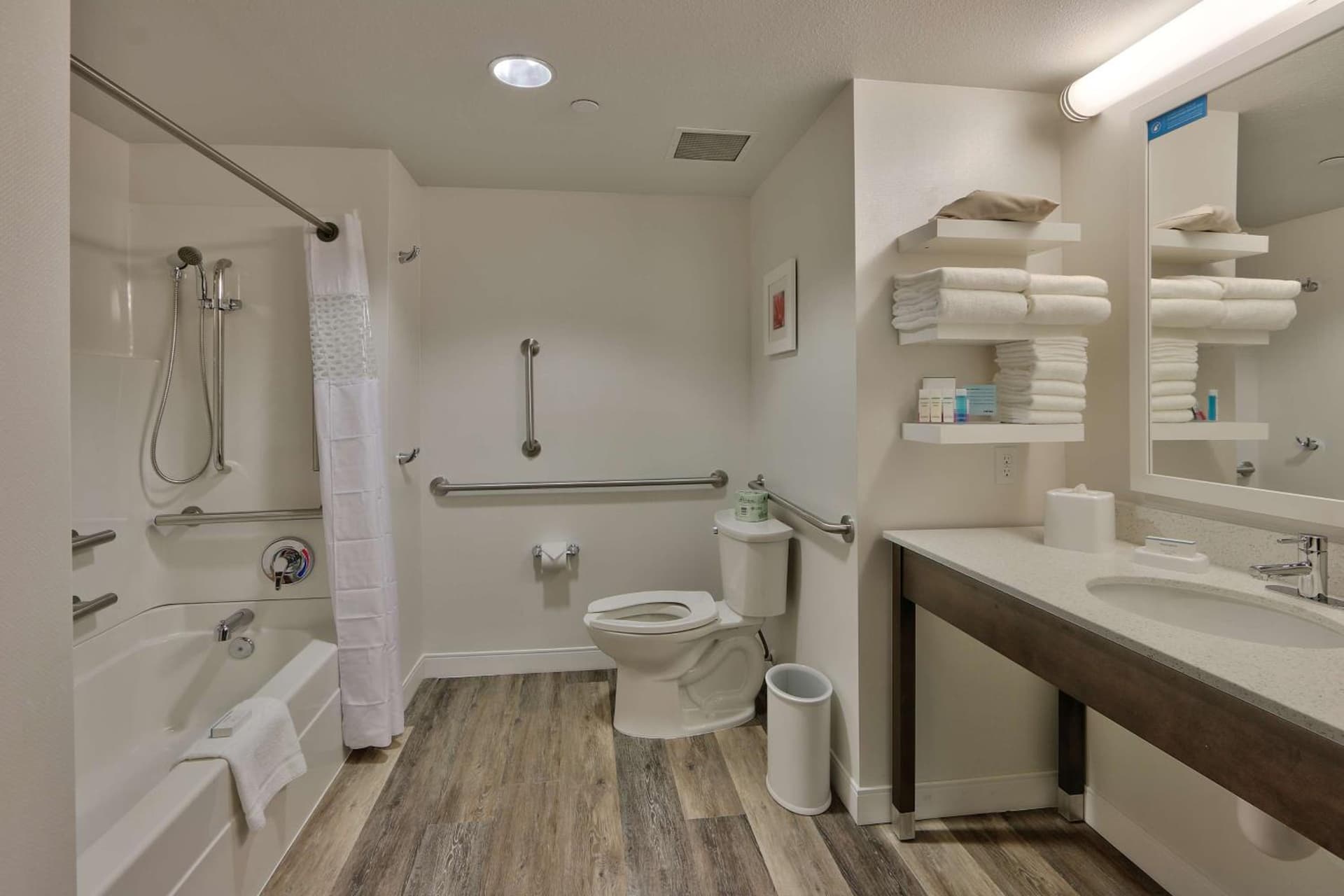 Hampton Inn & Suites Albuquerque Airport gallery photo in Albuquerque, NM — image 38
