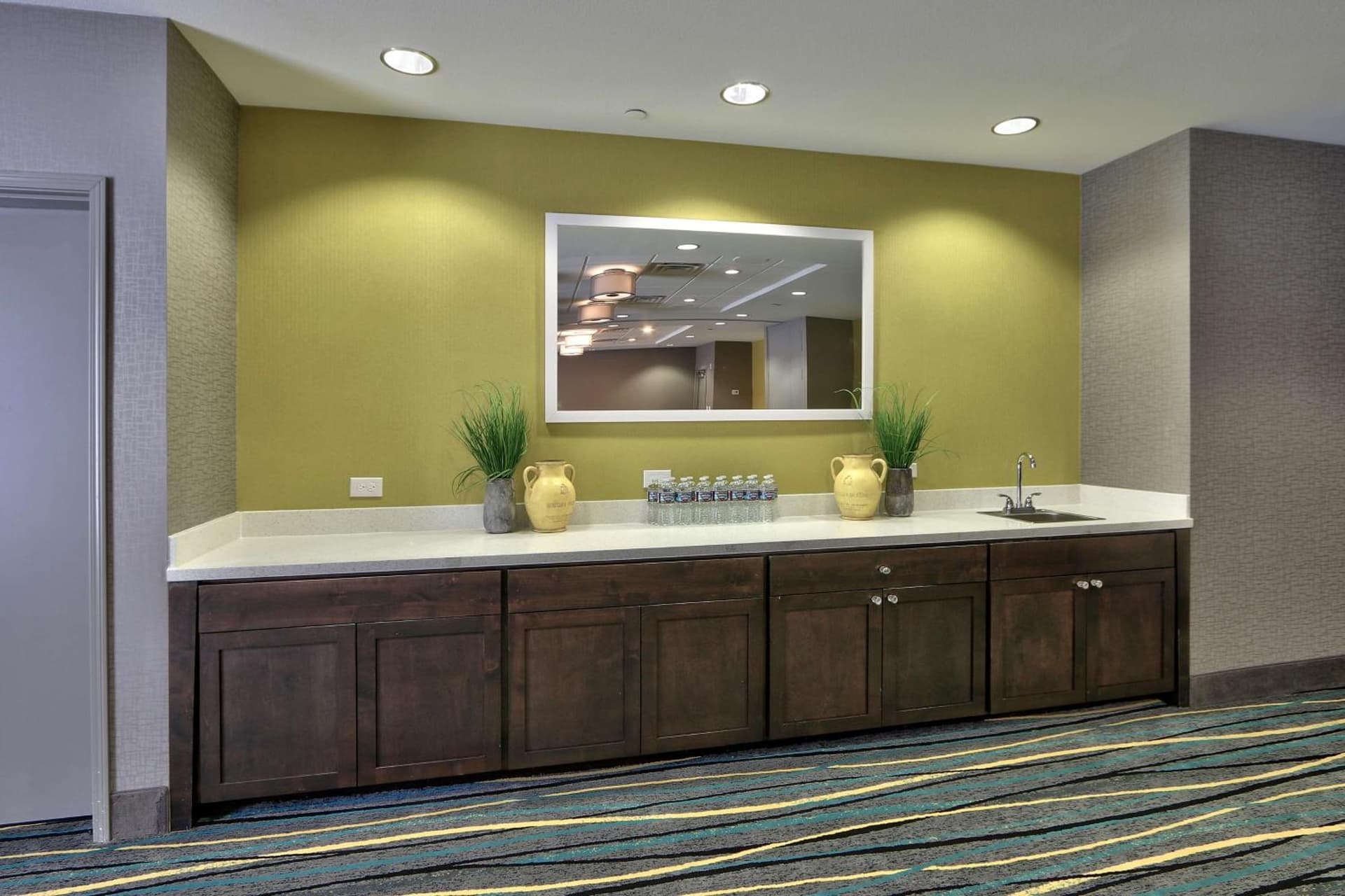Hampton Inn & Suites Albuquerque Airport gallery photo in Albuquerque, NM — image 11