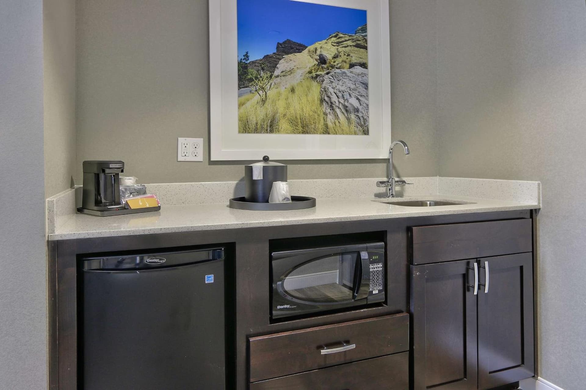 Hampton Inn & Suites Albuquerque Airport gallery photo in Albuquerque, NM — image 26