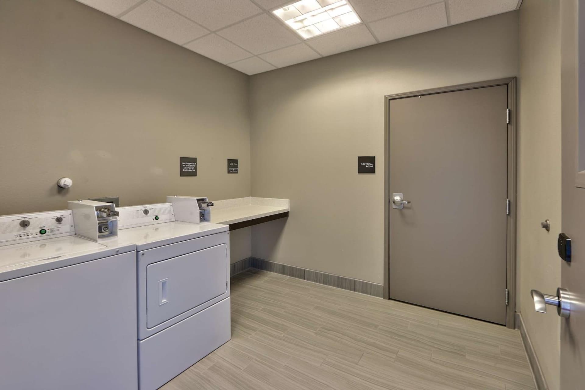 Hampton Inn & Suites Albuquerque Airport gallery photo in Albuquerque, NM — image 41