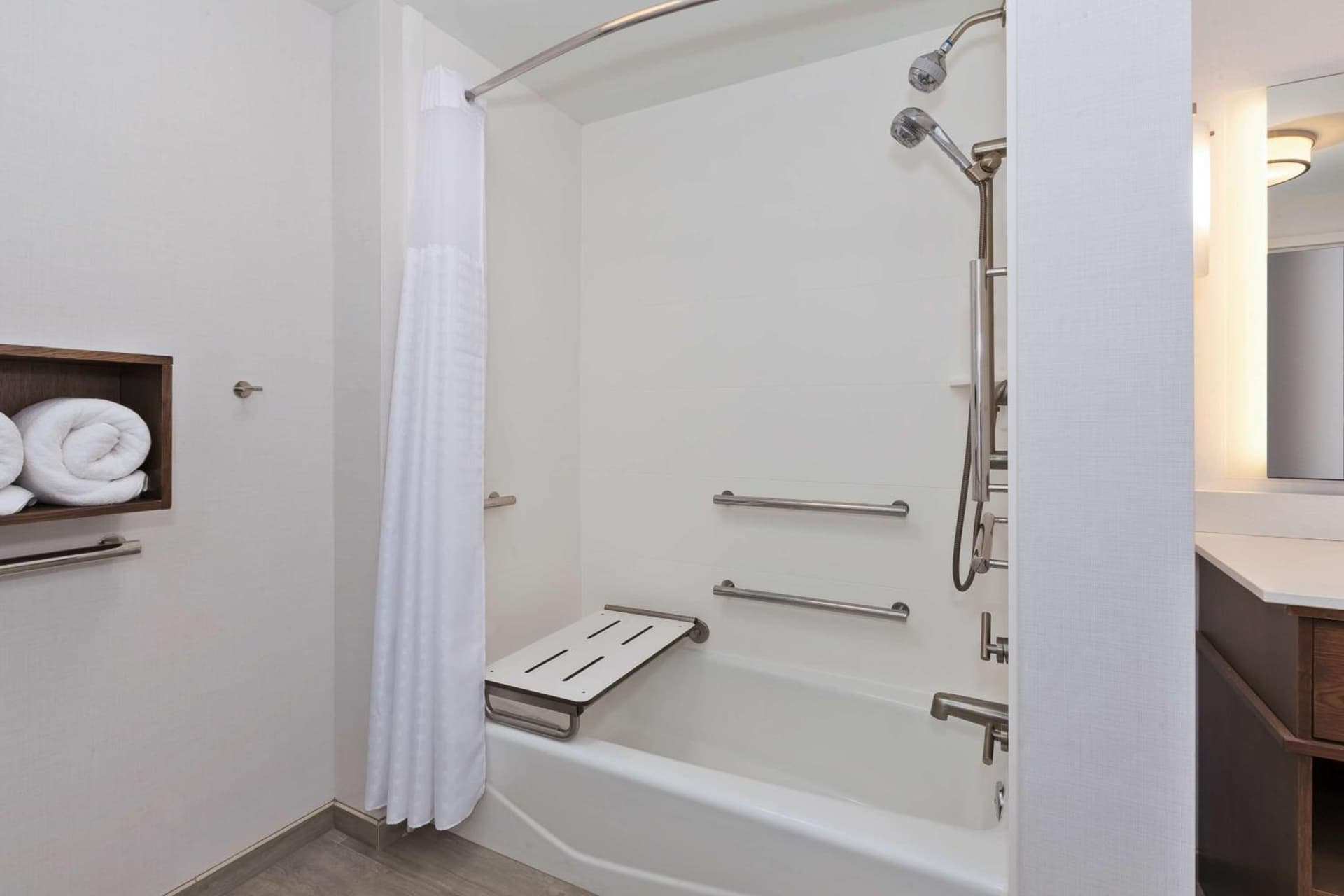Homewood Suites By Hilton Saratoga Springs gallery photo in Saratoga Springs, NY — image 32