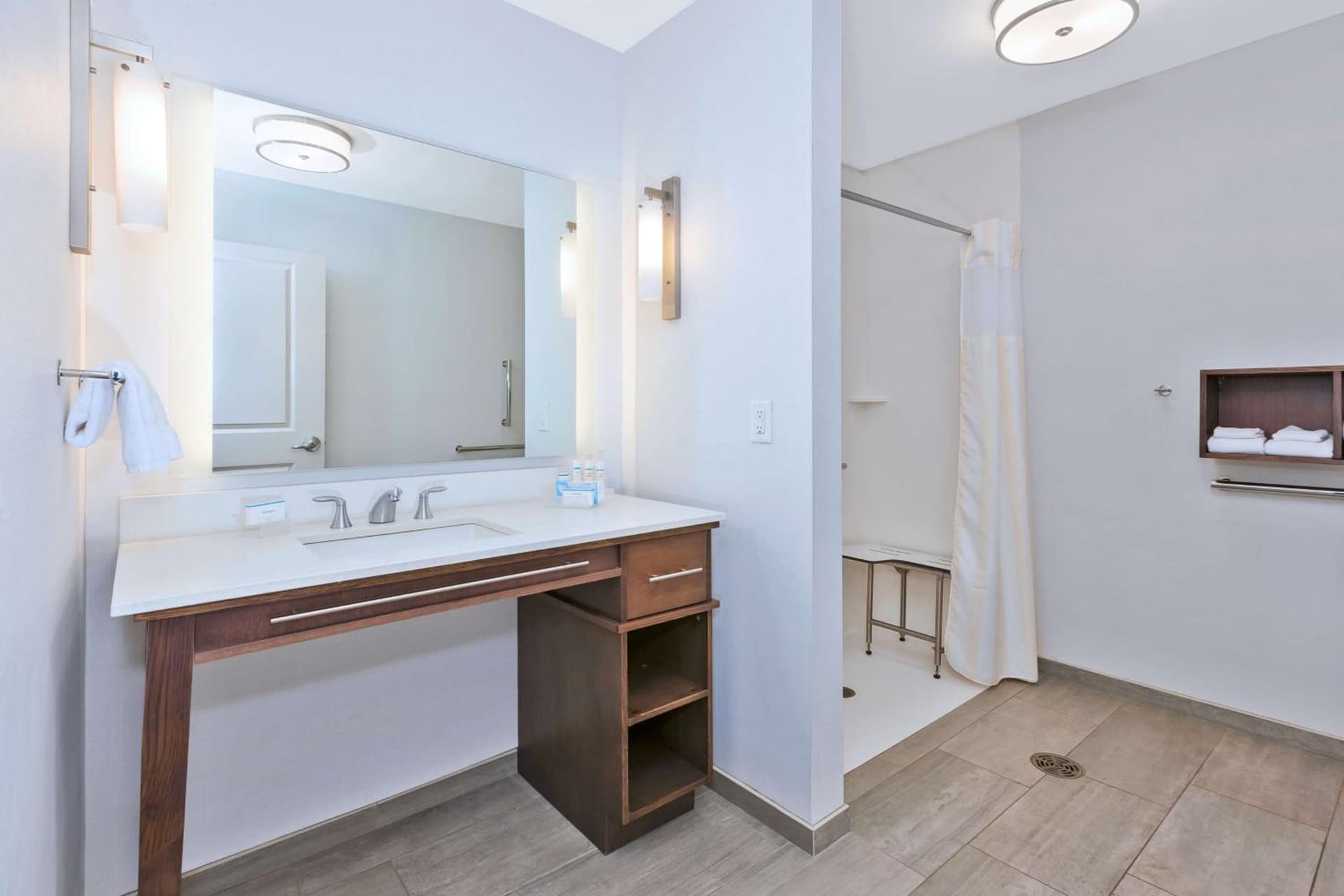 Homewood Suites By Hilton Saratoga Springs gallery photo in Saratoga Springs, NY — image 7