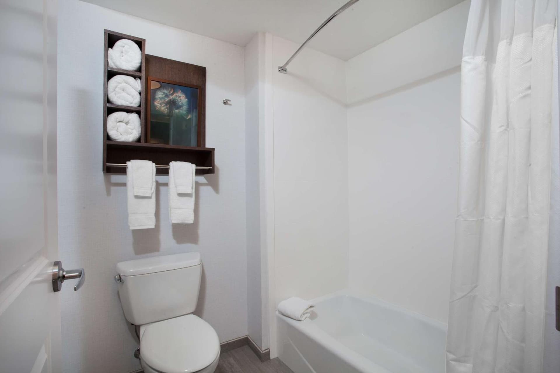 Homewood Suites By Hilton Saratoga Springs gallery photo in Saratoga Springs, NY — image 24