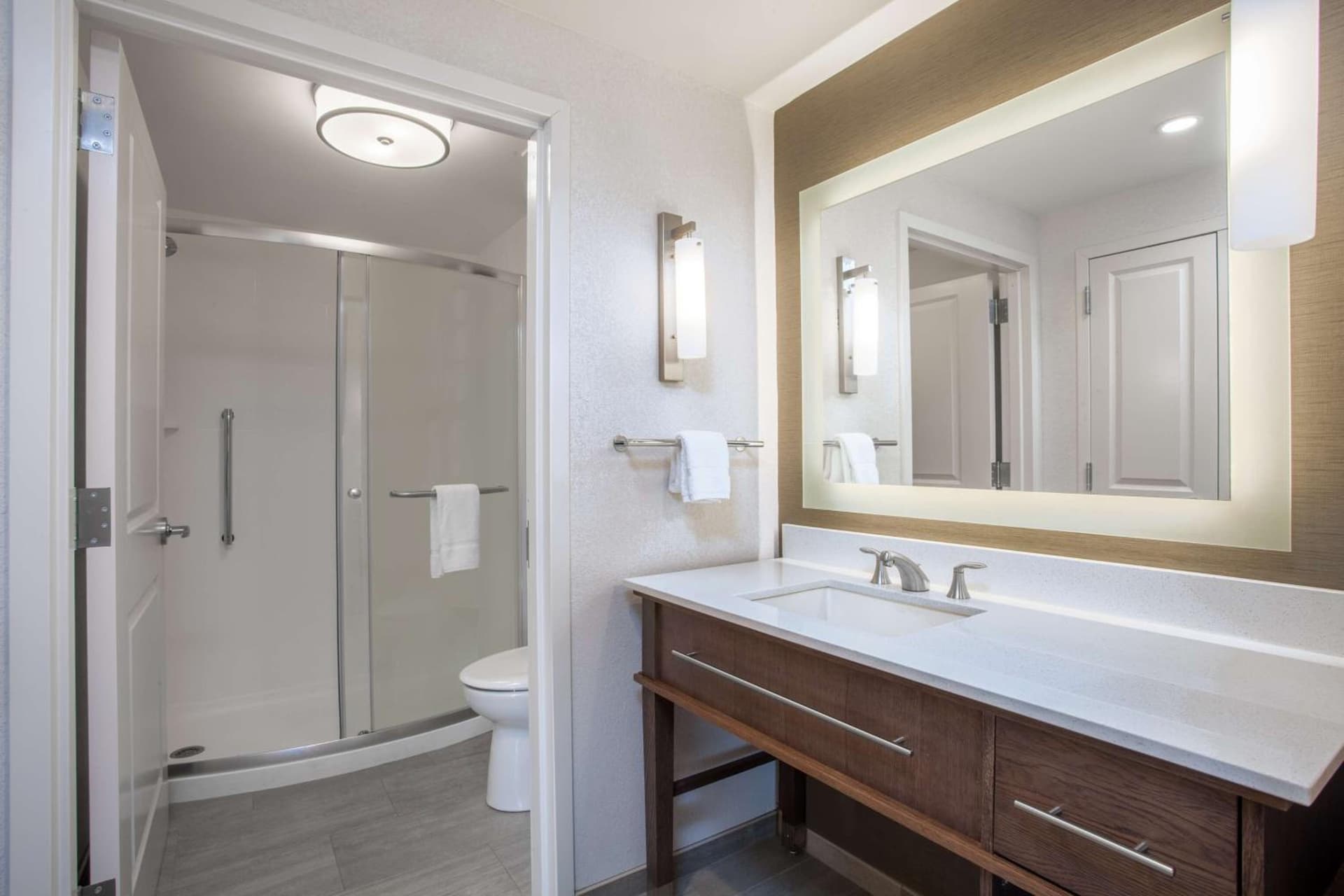 Homewood Suites By Hilton Saratoga Springs gallery photo in Saratoga Springs, NY — image 18