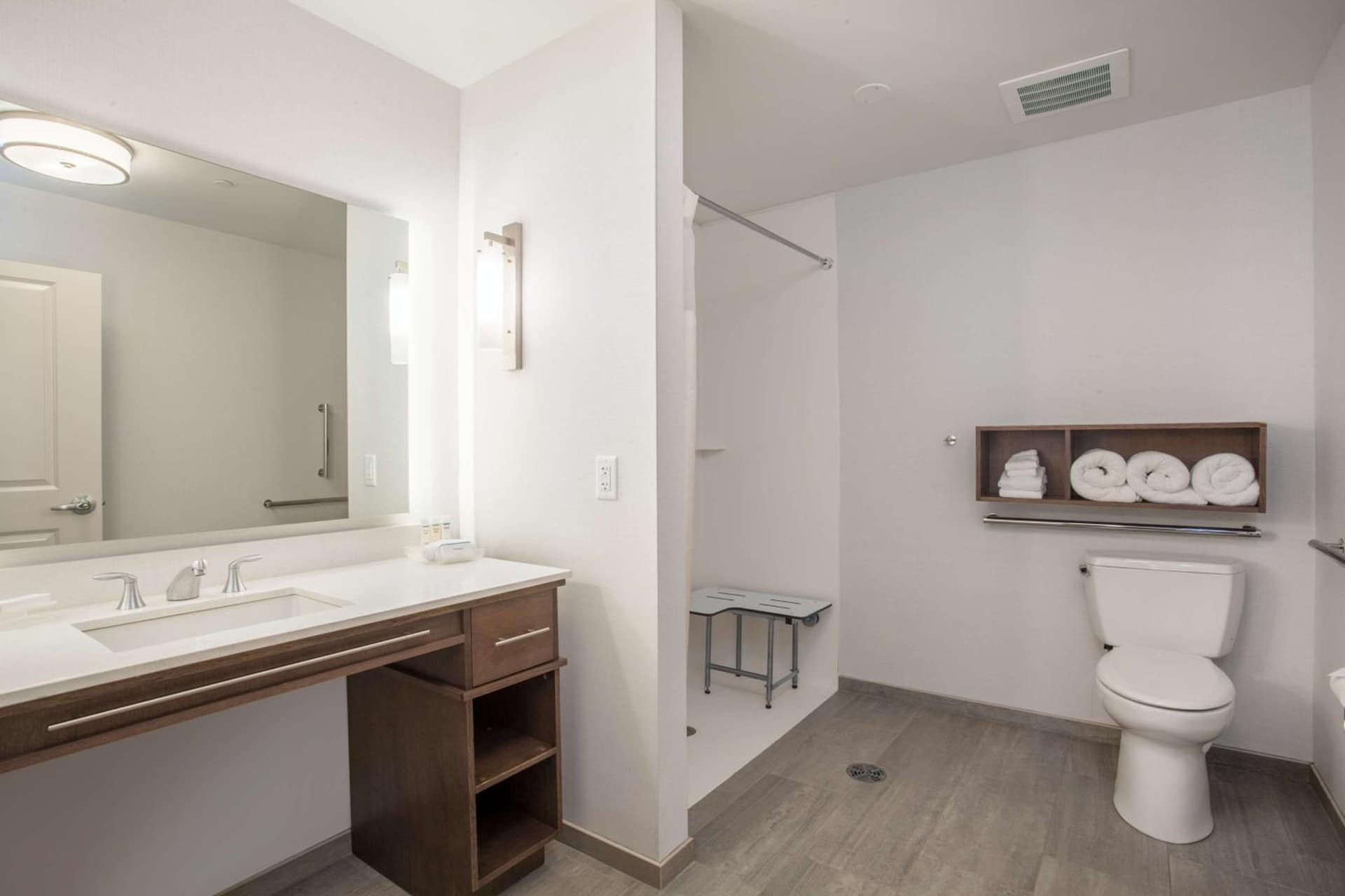 Homewood Suites By Hilton Saratoga Springs gallery photo in Saratoga Springs, NY — image 29