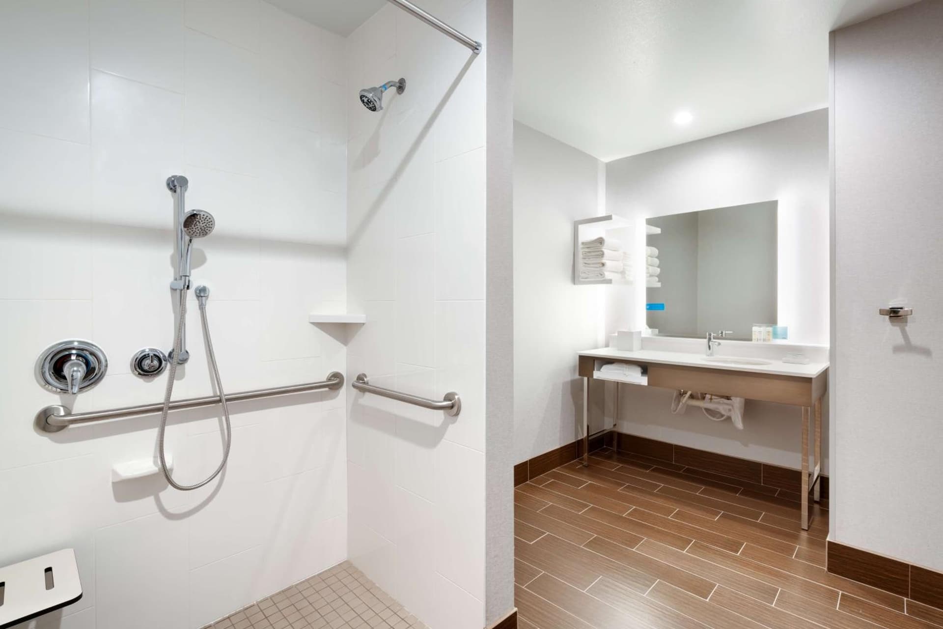 Hampton Inn & Suites Anaheim Resort Convention Center gallery photo in Anaheim, CA — image 56