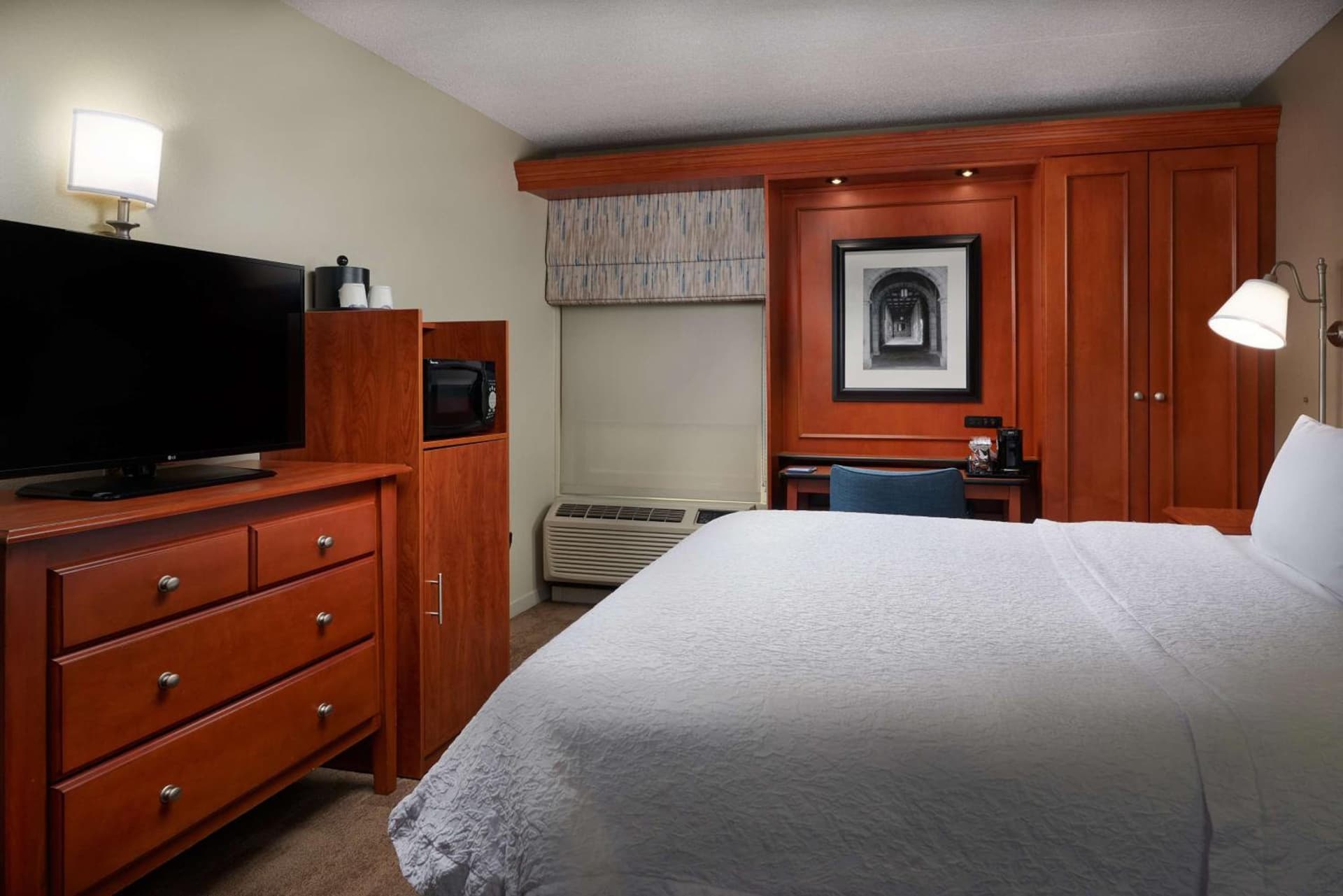 Hampton Inn Ann Arbor-South interior in Ann Arbor, MI — gallery photo 2