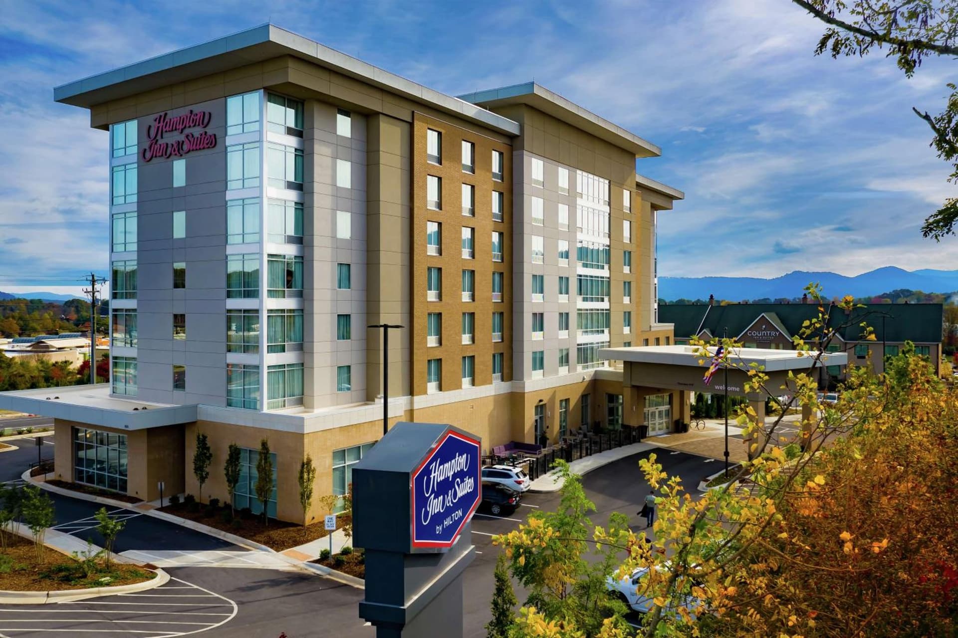 Hampton Inn & Suites Asheville Biltmore Area property views in Asheville, NC — gallery photo 3