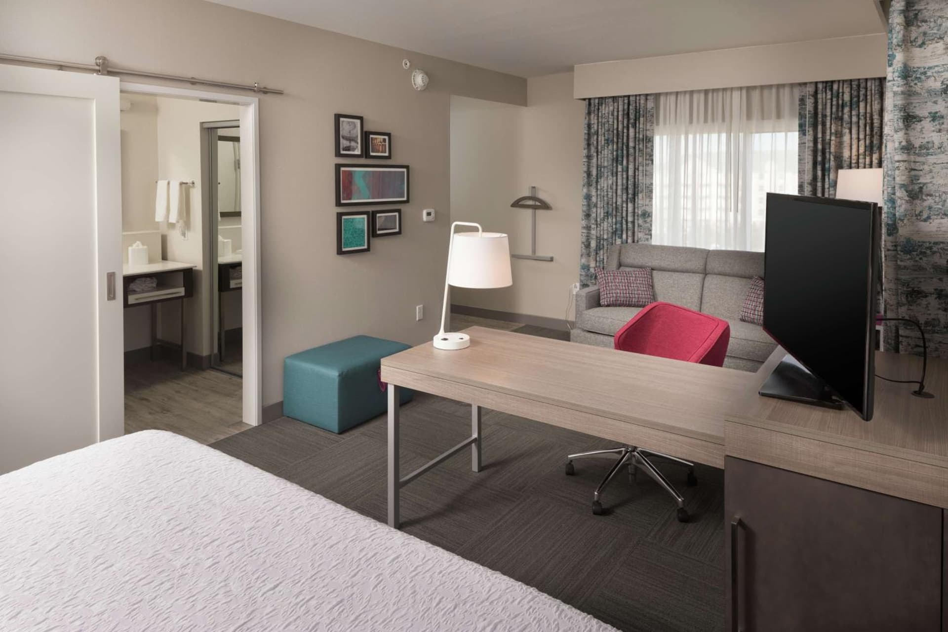 Hampton Inn & Suites Asheville Biltmore Area gallery photo in Asheville, NC — image 13
