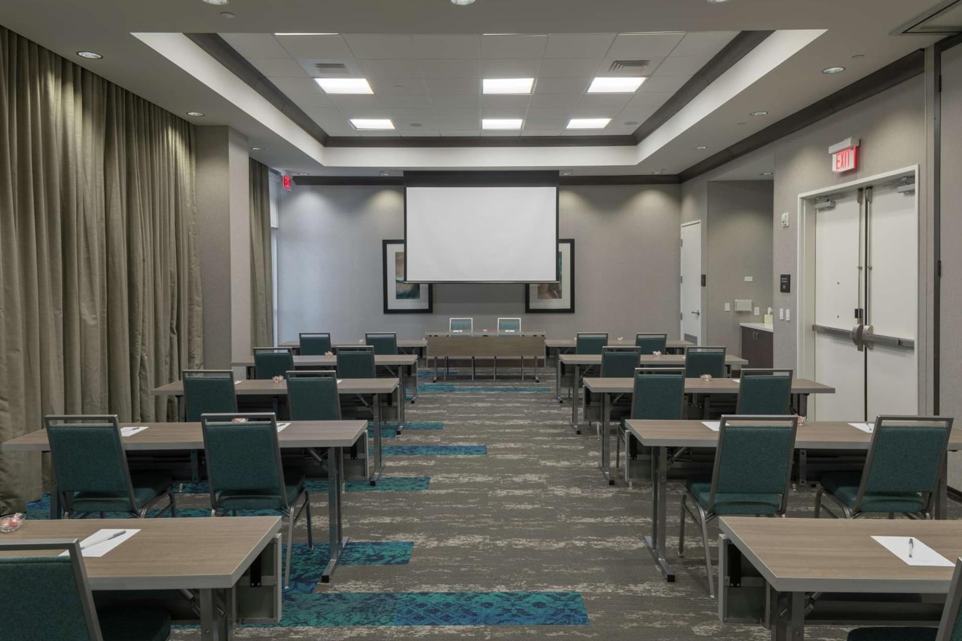Hampton Inn & Suites Asheville Biltmore Area gallery photo in Asheville, NC — image 17