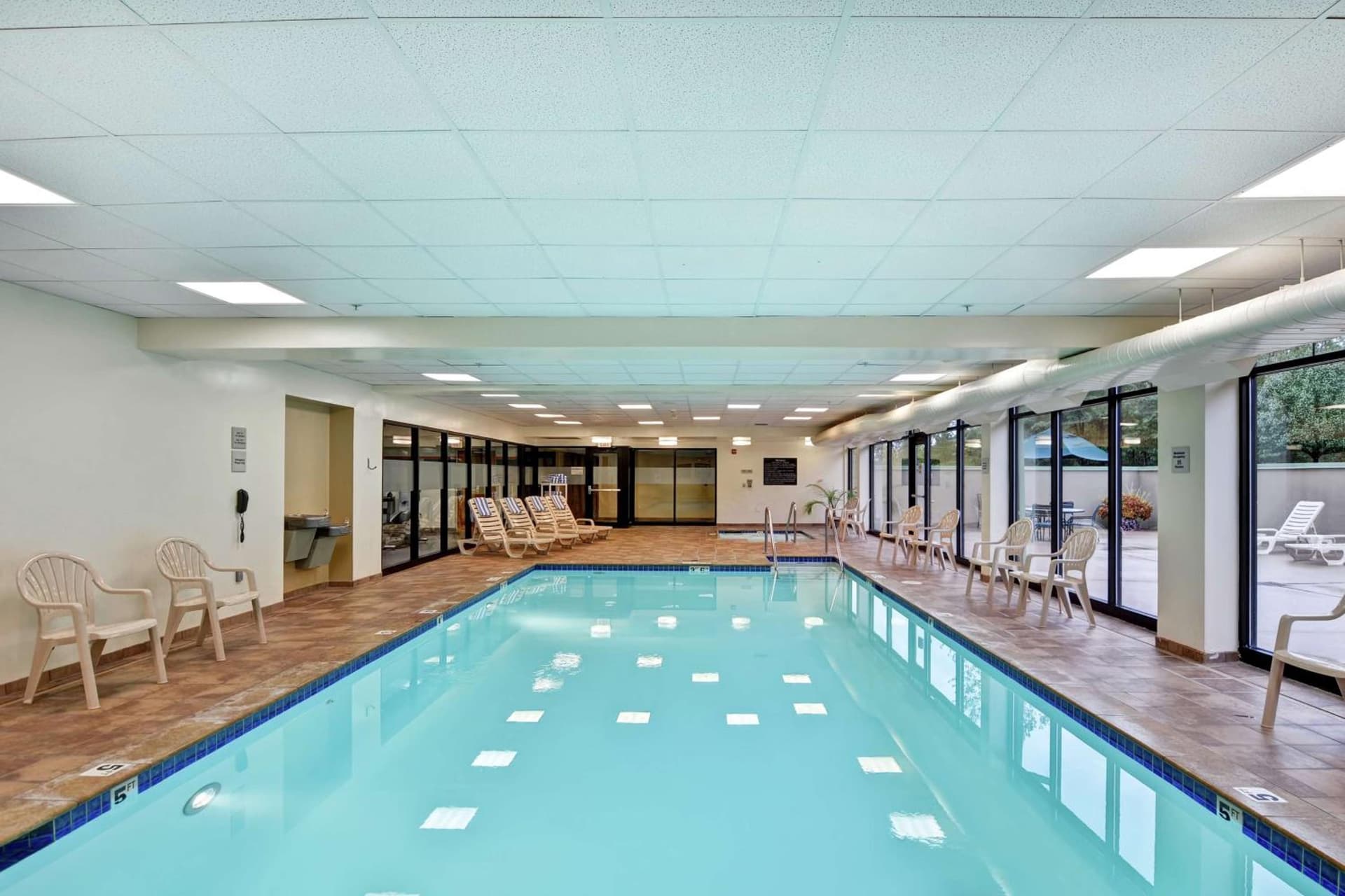 Hampton Inn & Suites Wilkes-Barre interior in Wilkes-Barre, PA — gallery photo 2