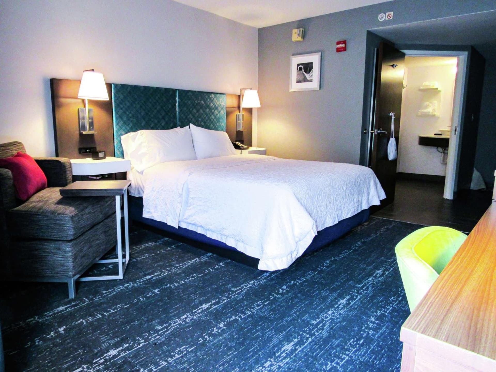 Hampton Inn & Suites Newtown gallery photo in Yardley, PA — image 14