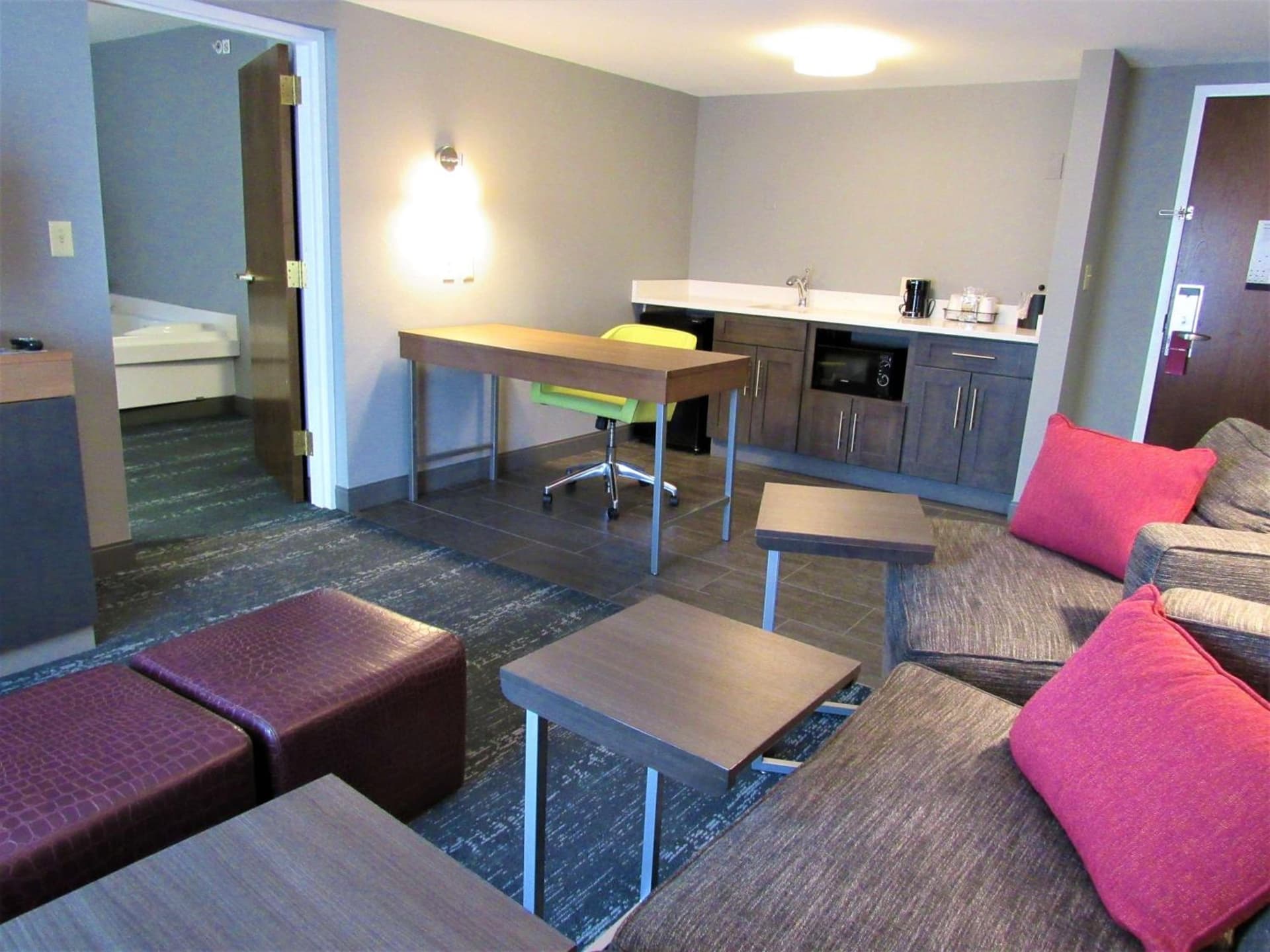 Hampton Inn & Suites Newtown gallery photo in Yardley, PA — image 16