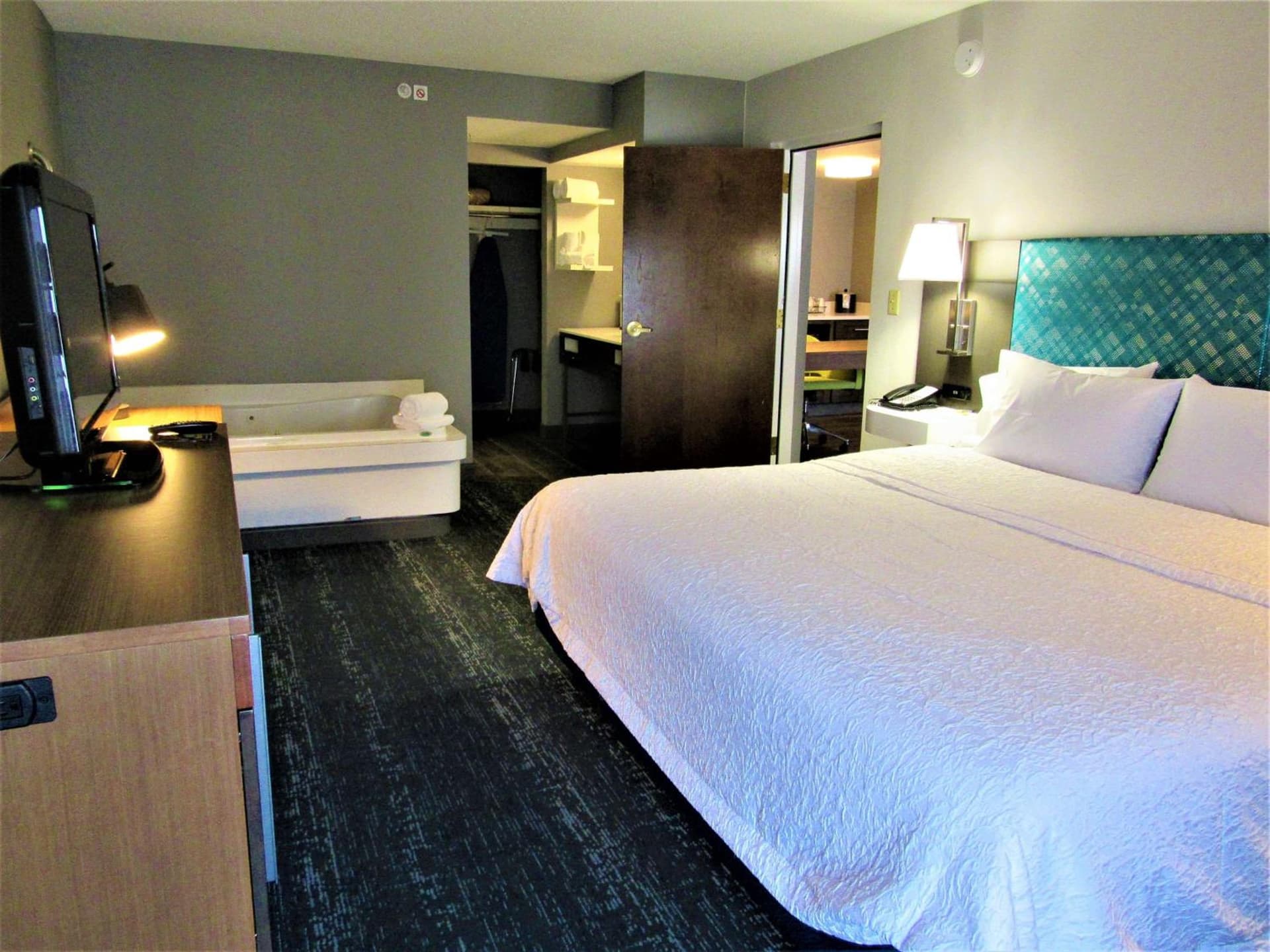 Hampton Inn & Suites Newtown gallery photo in Yardley, PA — image 35