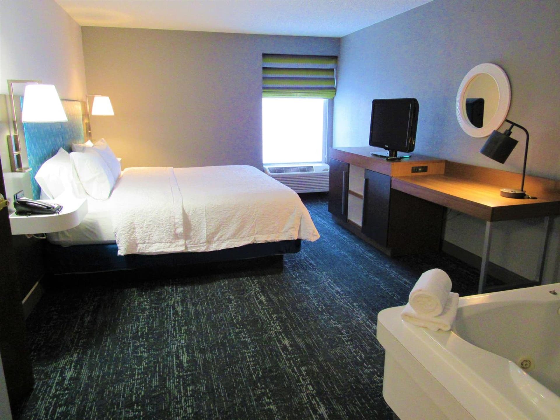 Hampton Inn & Suites Newtown gallery photo in Yardley, PA — image 7