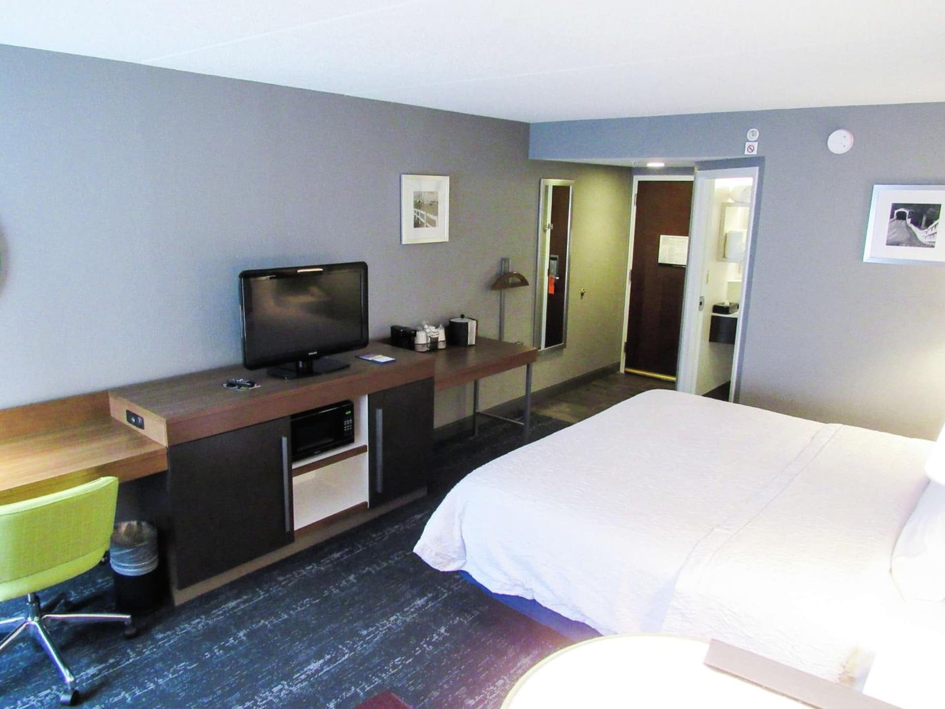 Hampton Inn & Suites Newtown gallery photo in Yardley, PA — image 9