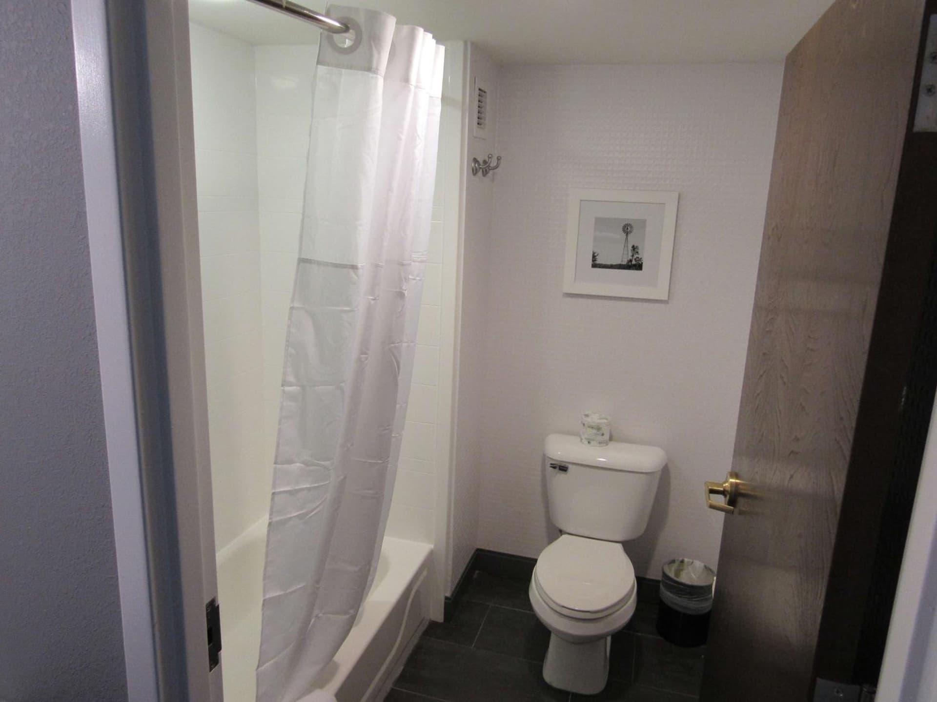 Hampton Inn & Suites Newtown property views in Yardley, PA — gallery photo 3