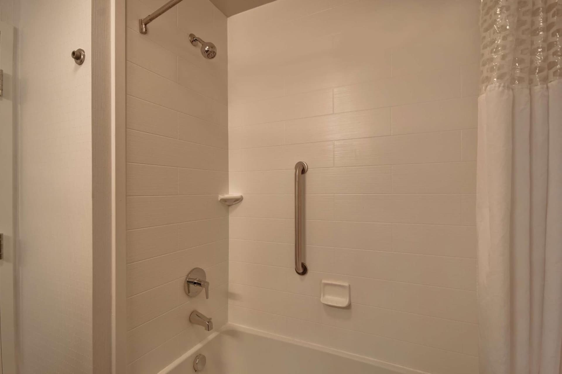 Hampton Inn & Suites Columbia South Fort Meade Area gallery photo in Columbia, MD — image 43