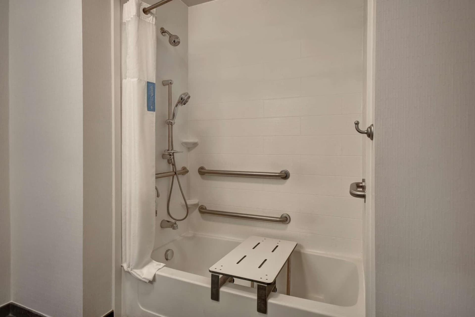 Hampton Inn & Suites Columbia South Fort Meade Area gallery photo in Columbia, MD — image 6