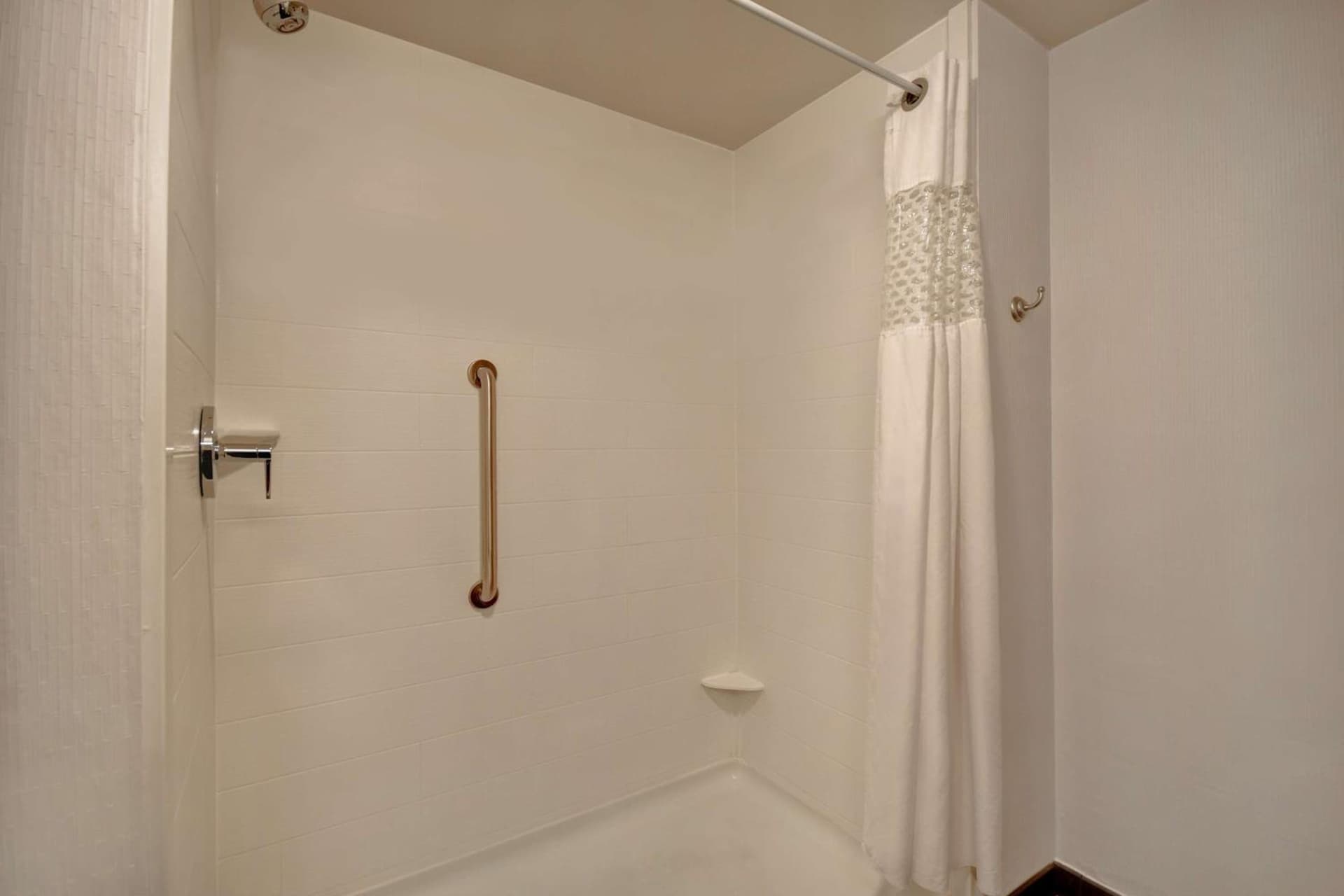 Hampton Inn & Suites Columbia South Fort Meade Area gallery photo in Columbia, MD — image 33