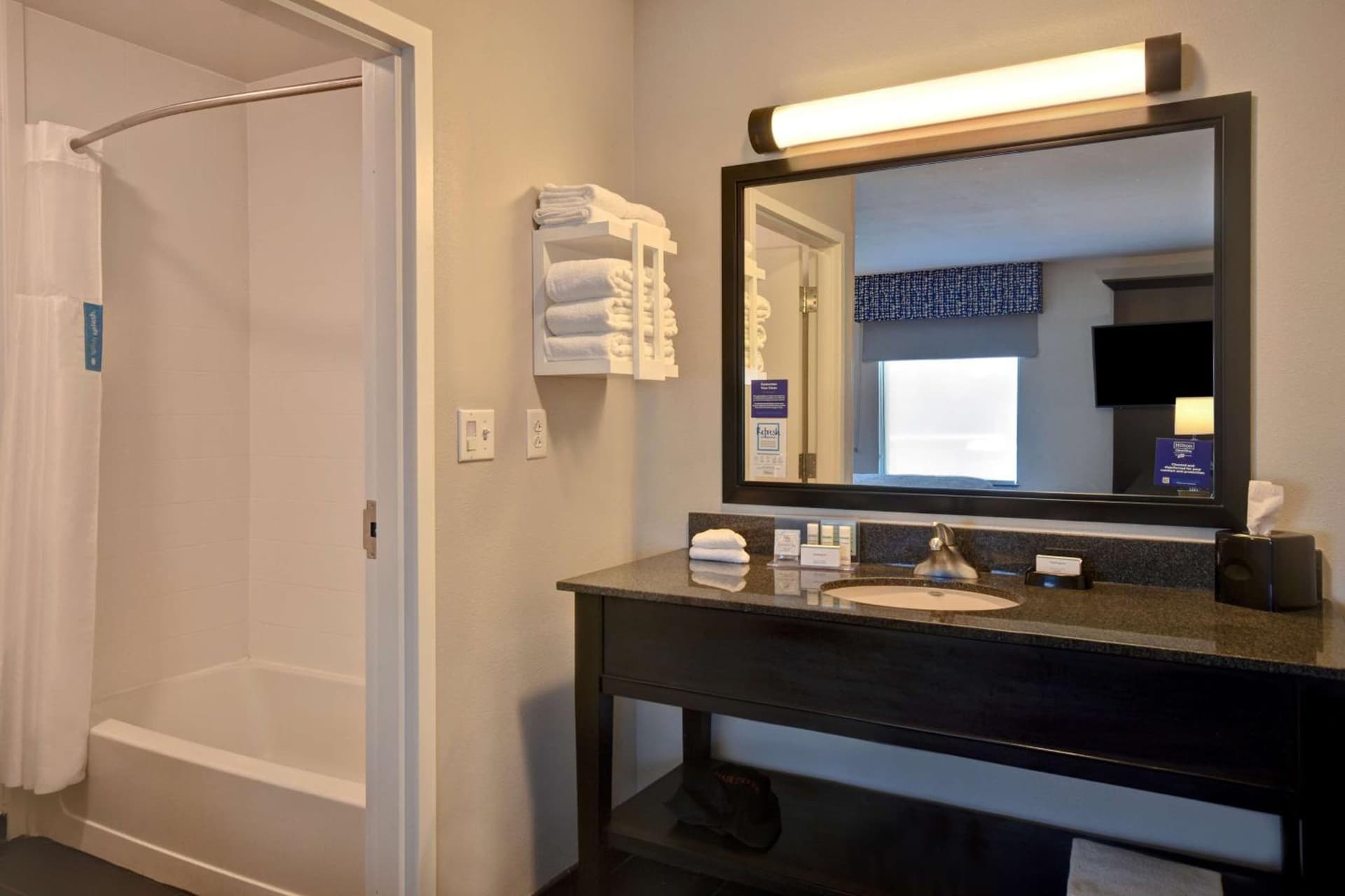 Hampton Inn & Suites Columbia South Fort Meade Area gallery photo in Columbia, MD — image 18