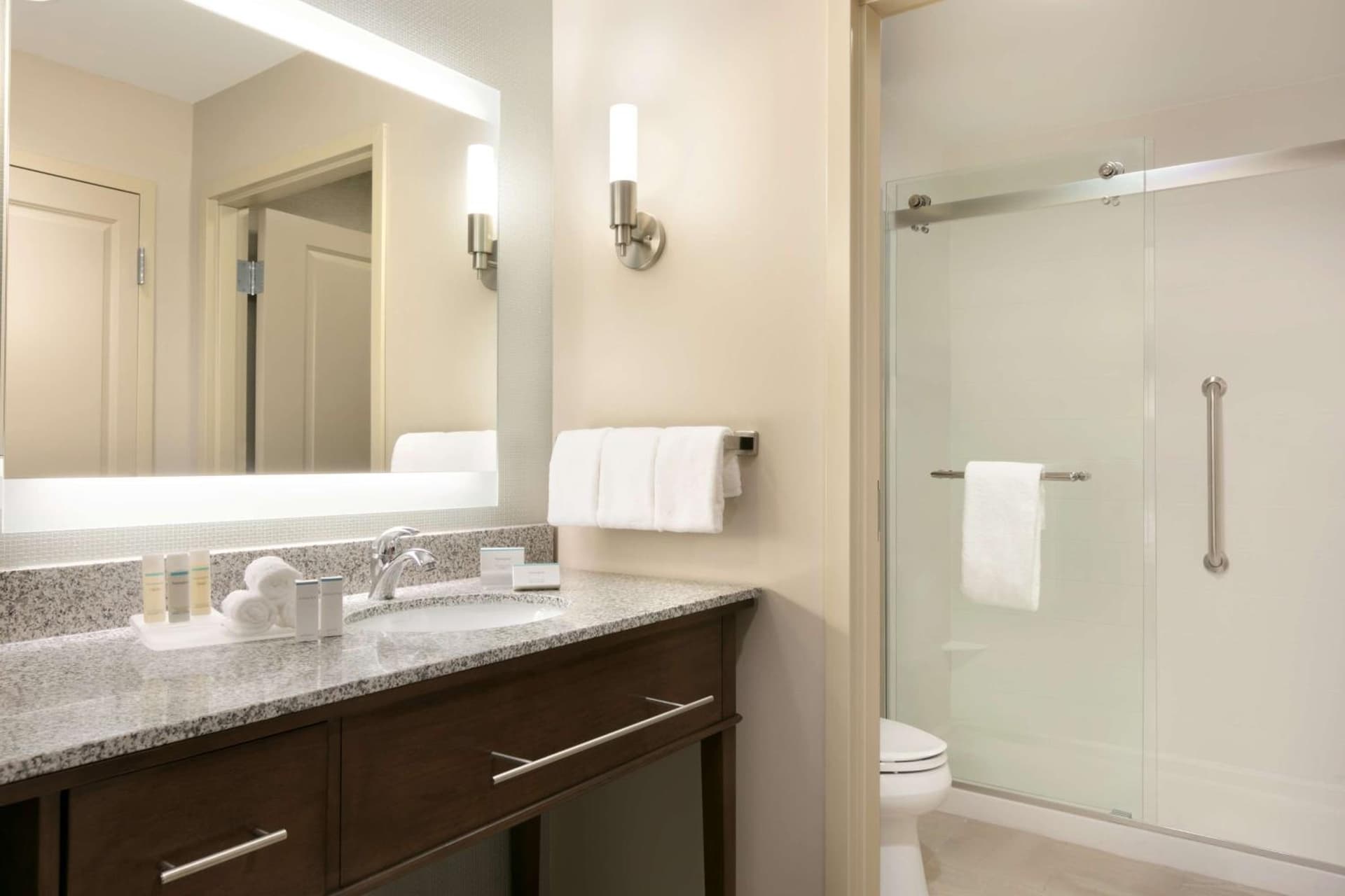 Homewood Suites By Hilton Hartford Manchester gallery photo in Manchester — image 17