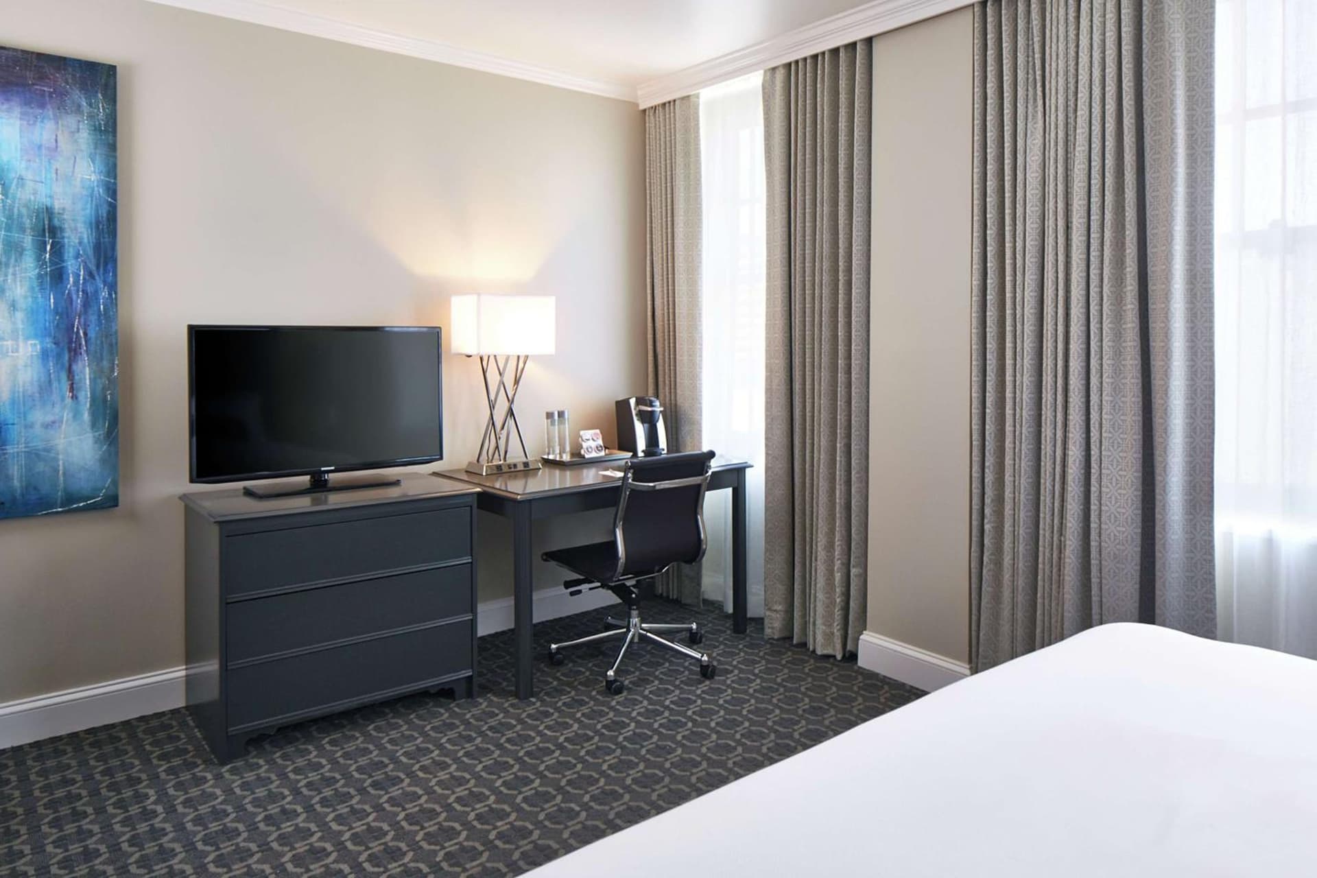 Redmont Hotel Birmingham - Curio Collection by Hilton gallery photo in Birmingham, AL — image 22