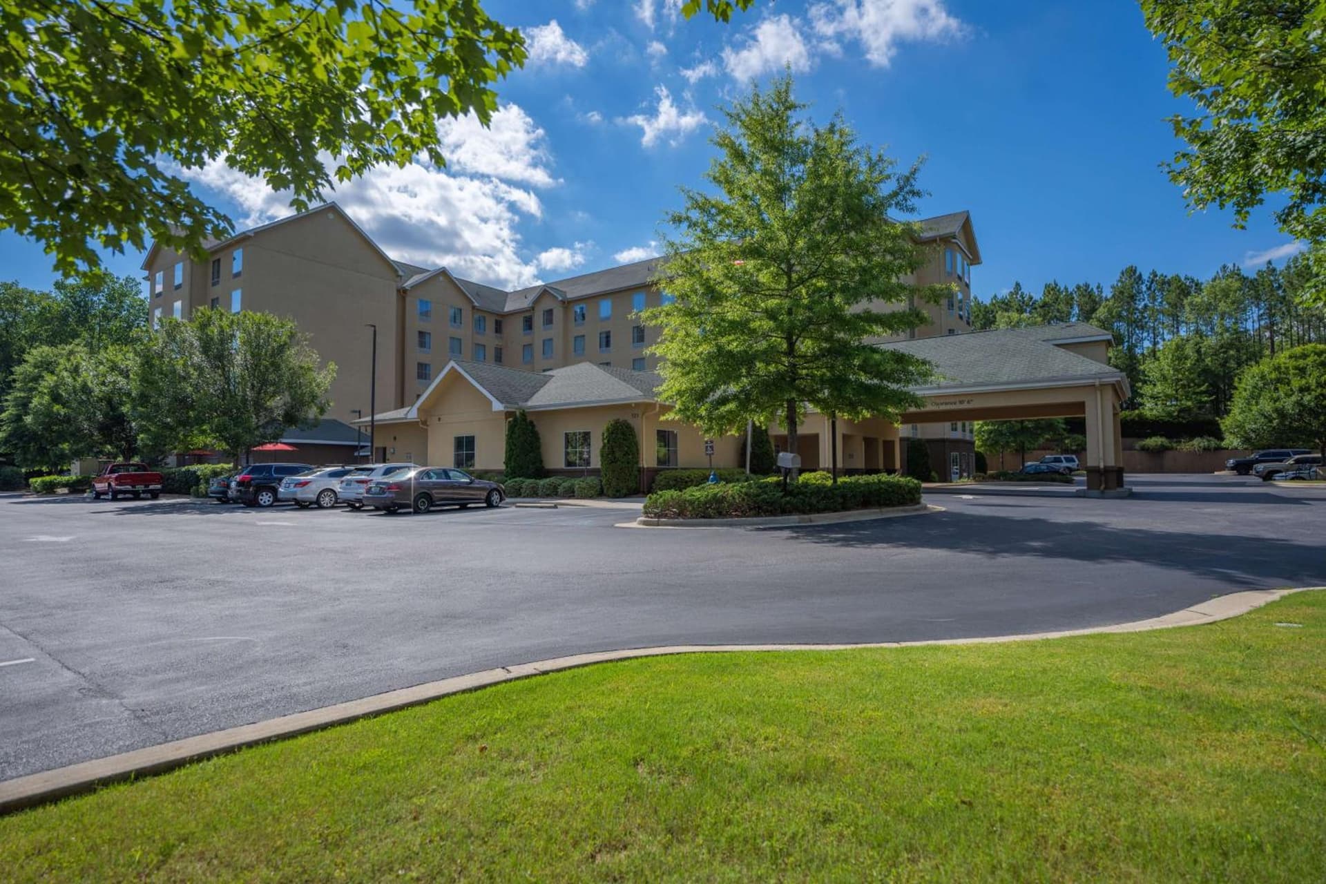 Homewood Suites by Hilton Birmingham-SW-Riverchase-Galleria featured exterior or lobby in Hoover, AL — similar hotel