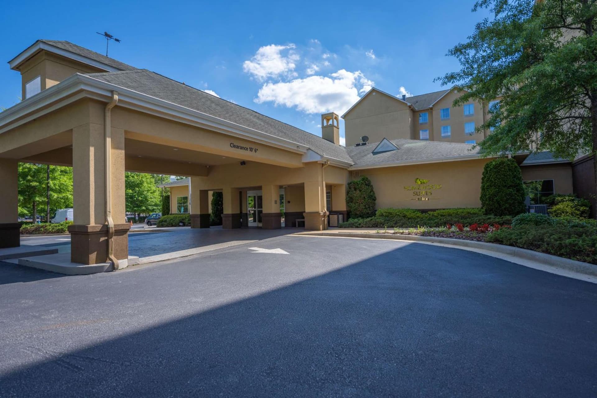 Homewood Suites by Hilton Birmingham-SW-Riverchase-Galleria interior in Hoover, AL — gallery photo 2