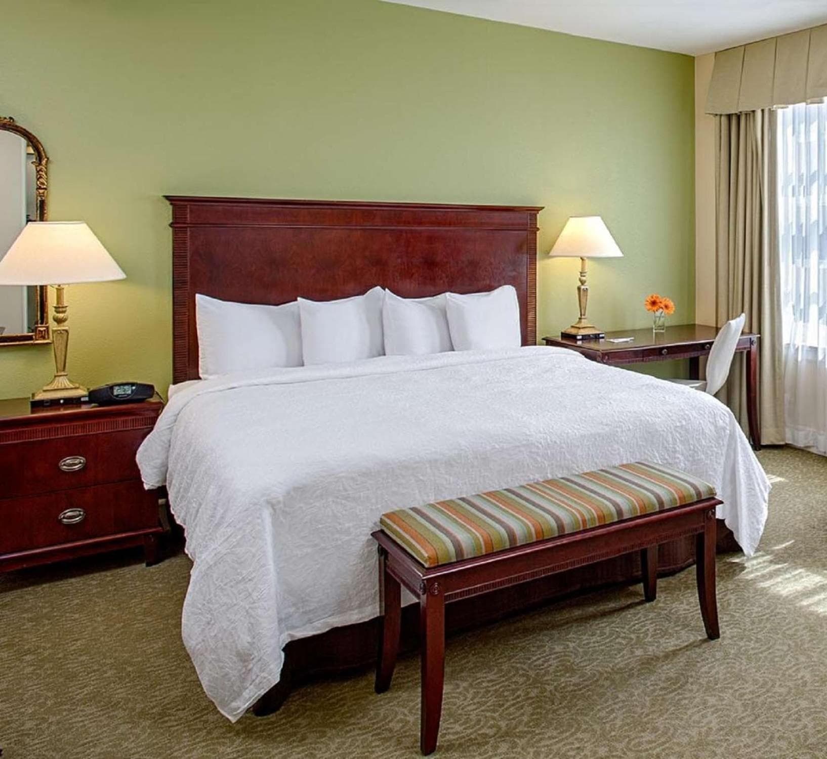 Hampton Inn & Suites Birmingham-Downtown-Tutwiler interior in Birmingham, AL — gallery photo 2