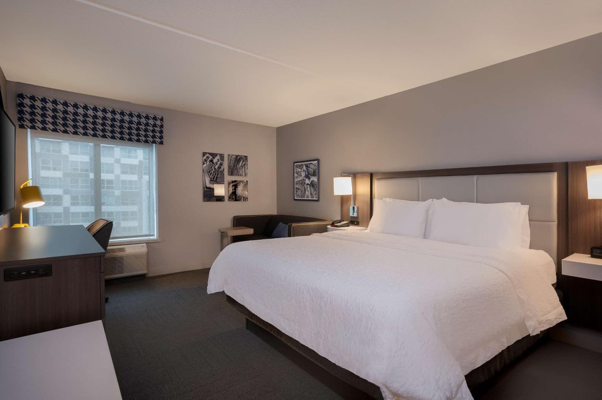 Hampton Inn by Hilton Boston/Cambridge gallery photo in Cambridge, MA — image 5