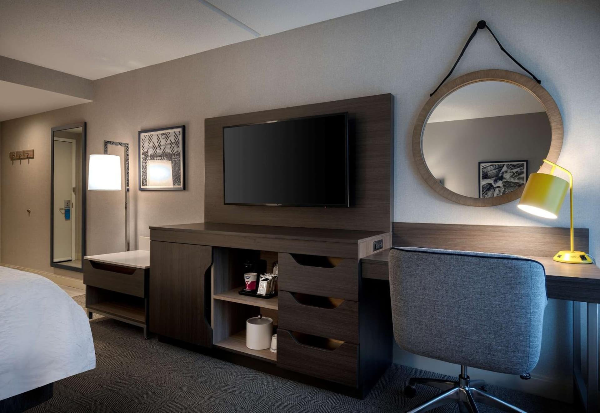 Hampton Inn by Hilton Boston/Cambridge gallery photo in Cambridge, MA — image 8