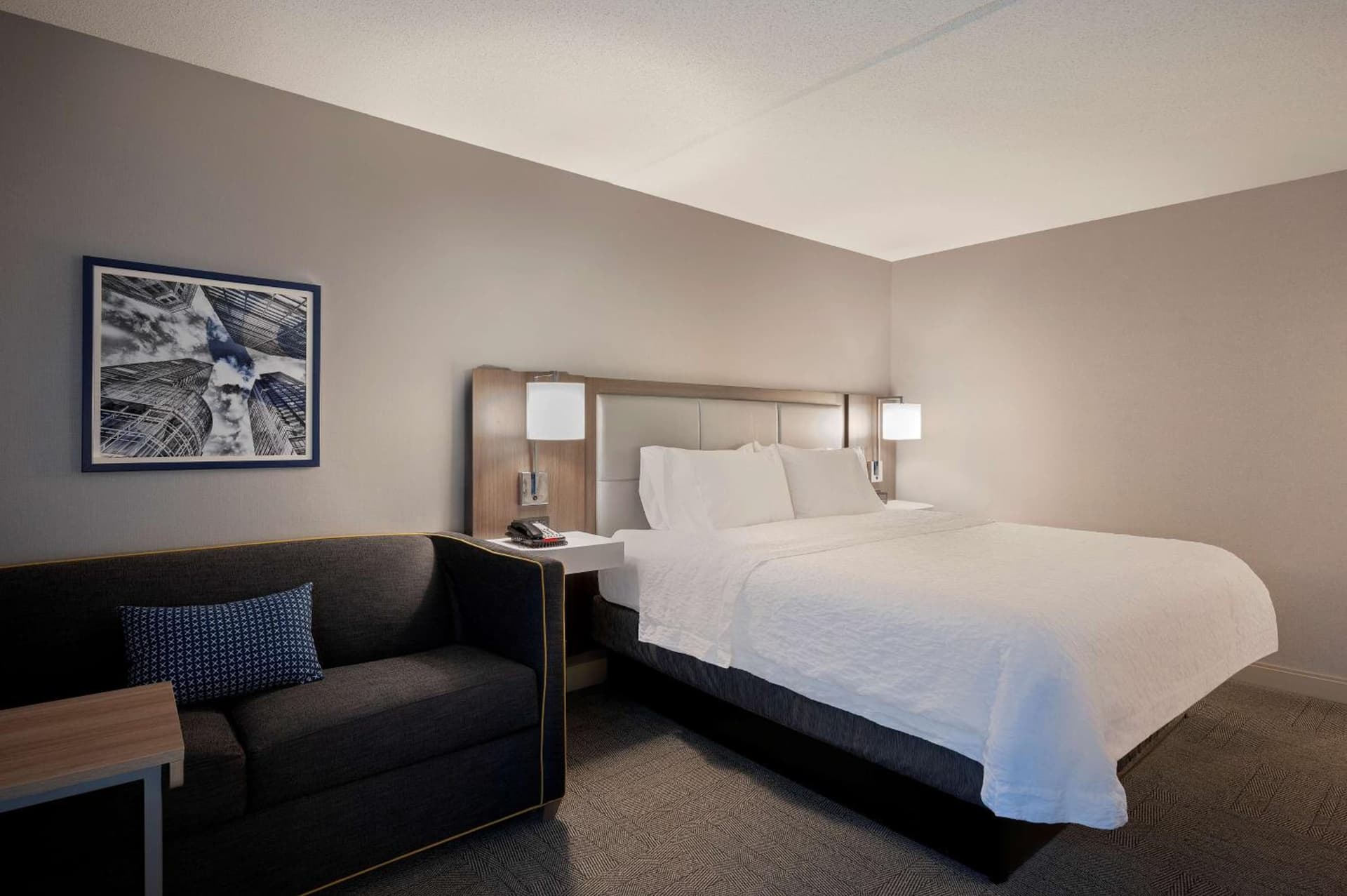 Hampton Inn by Hilton Boston/Cambridge gallery photo in Cambridge, MA — image 18