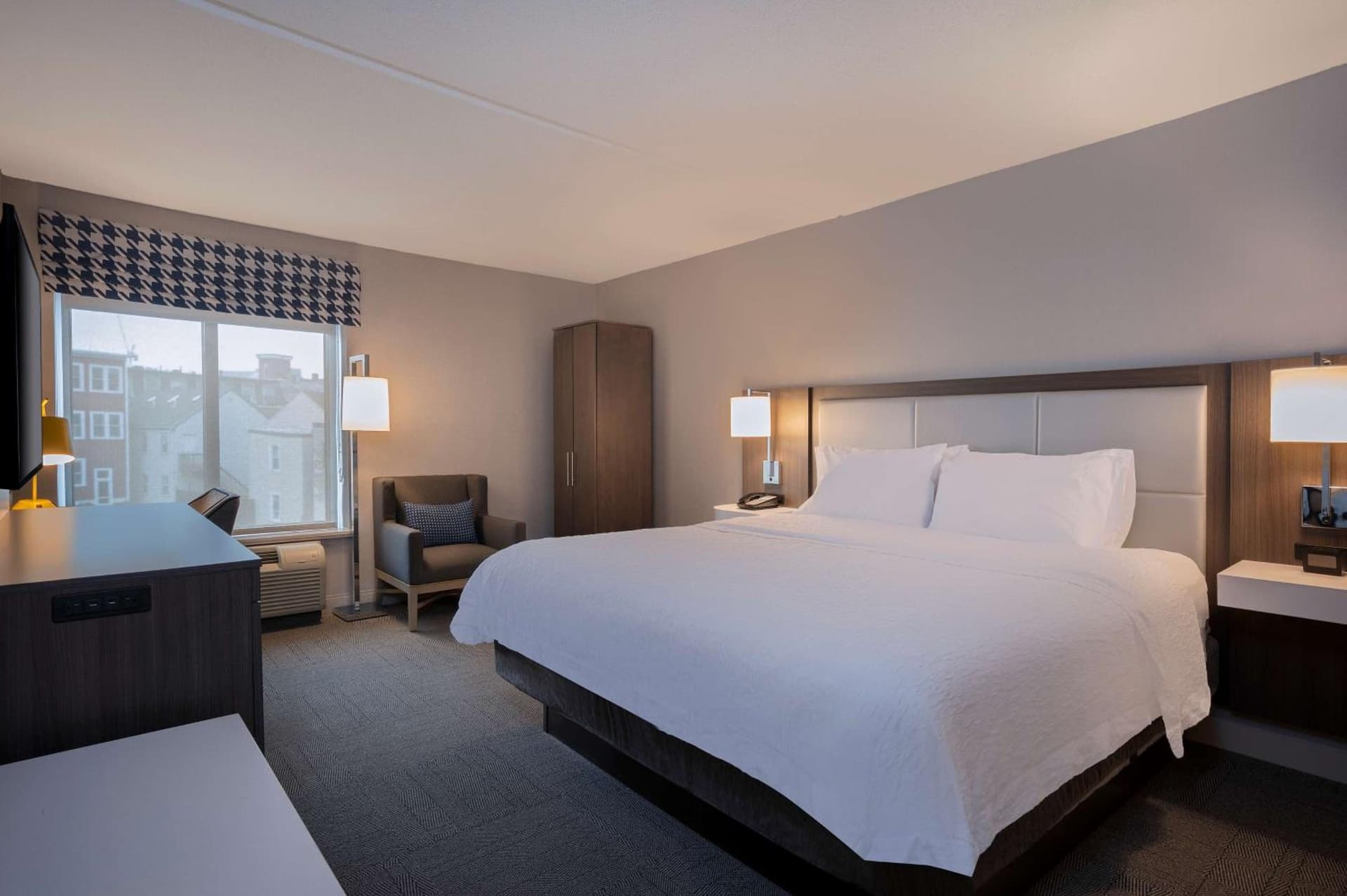 Hampton Inn by Hilton Boston/Cambridge gallery photo in Cambridge, MA — image 19