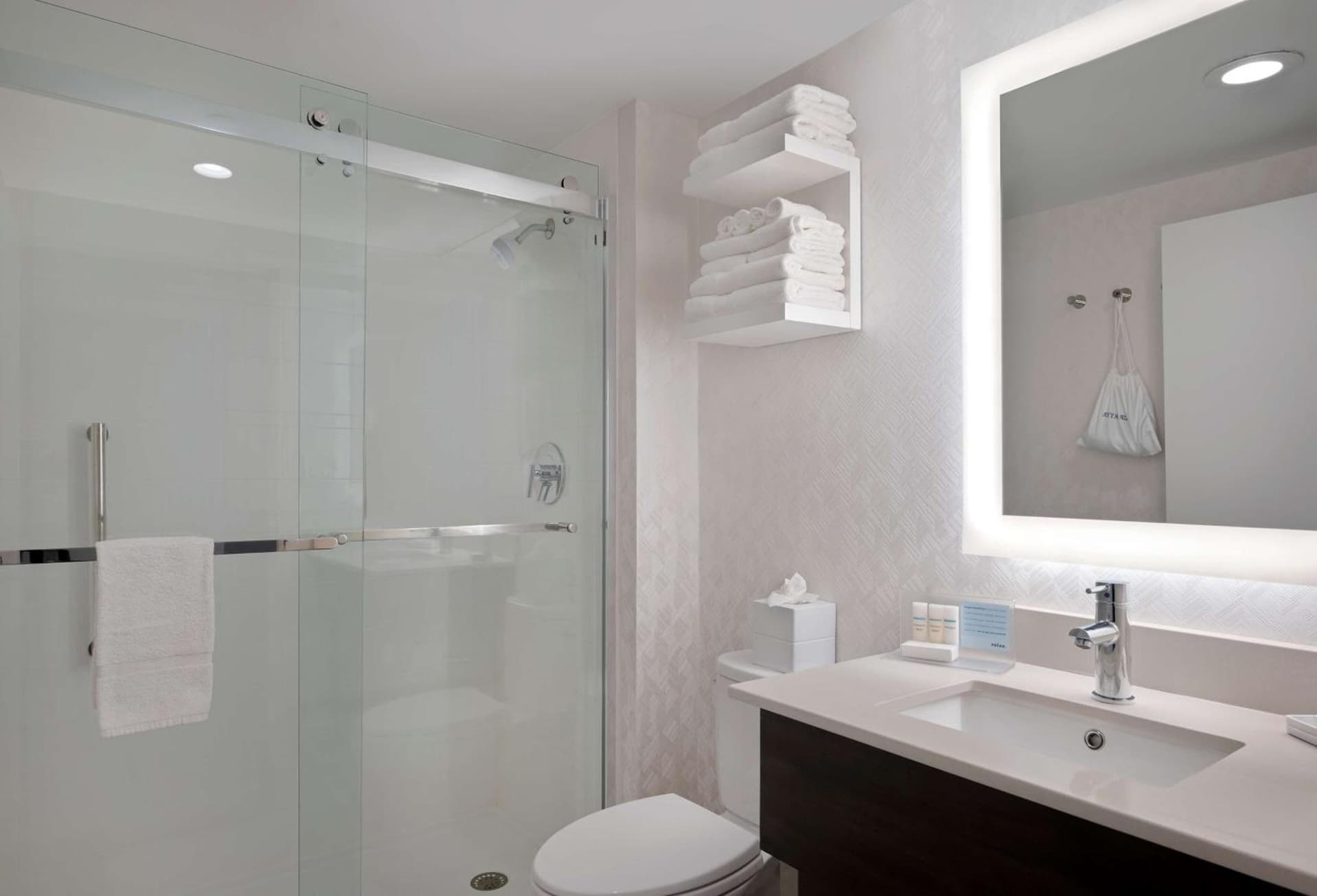 Hampton Inn by Hilton Boston/Cambridge gallery photo in Cambridge, MA — image 31