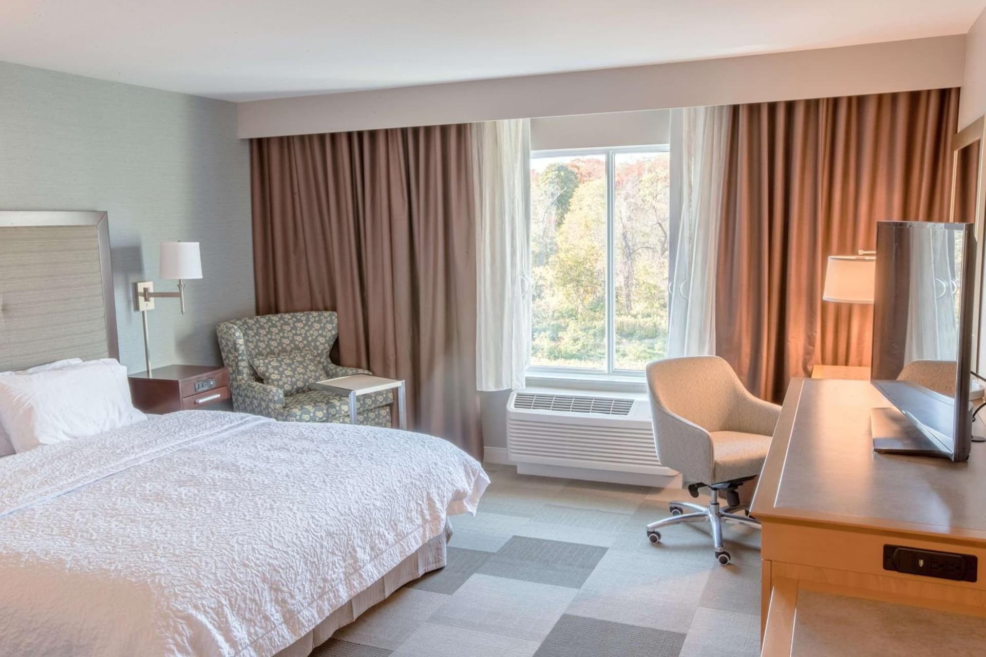 Hampton Inn by Hilton Amesbury, MA gallery photo in Amesbury — image 37