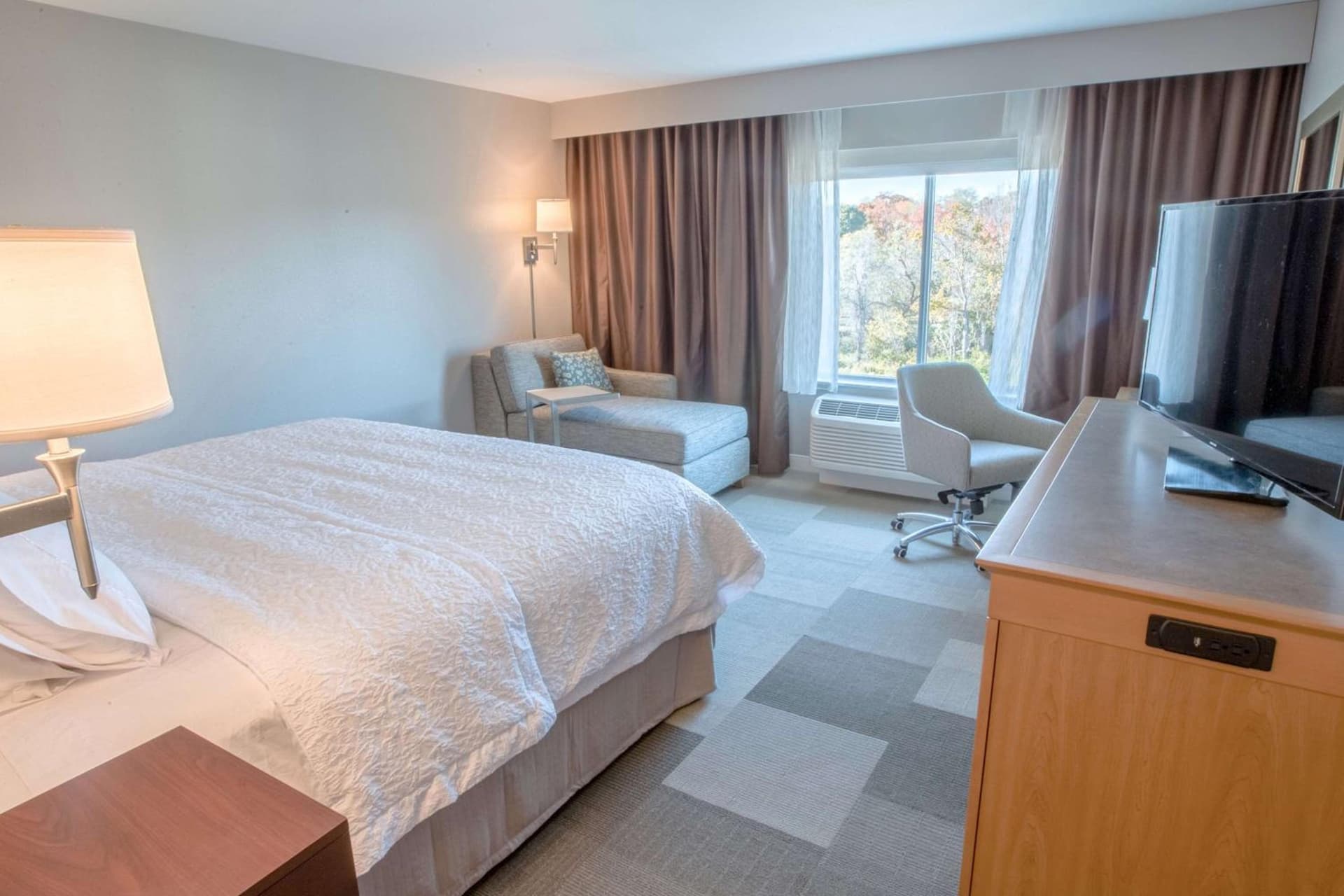 Hampton Inn by Hilton Amesbury, MA gallery photo in Amesbury — image 9