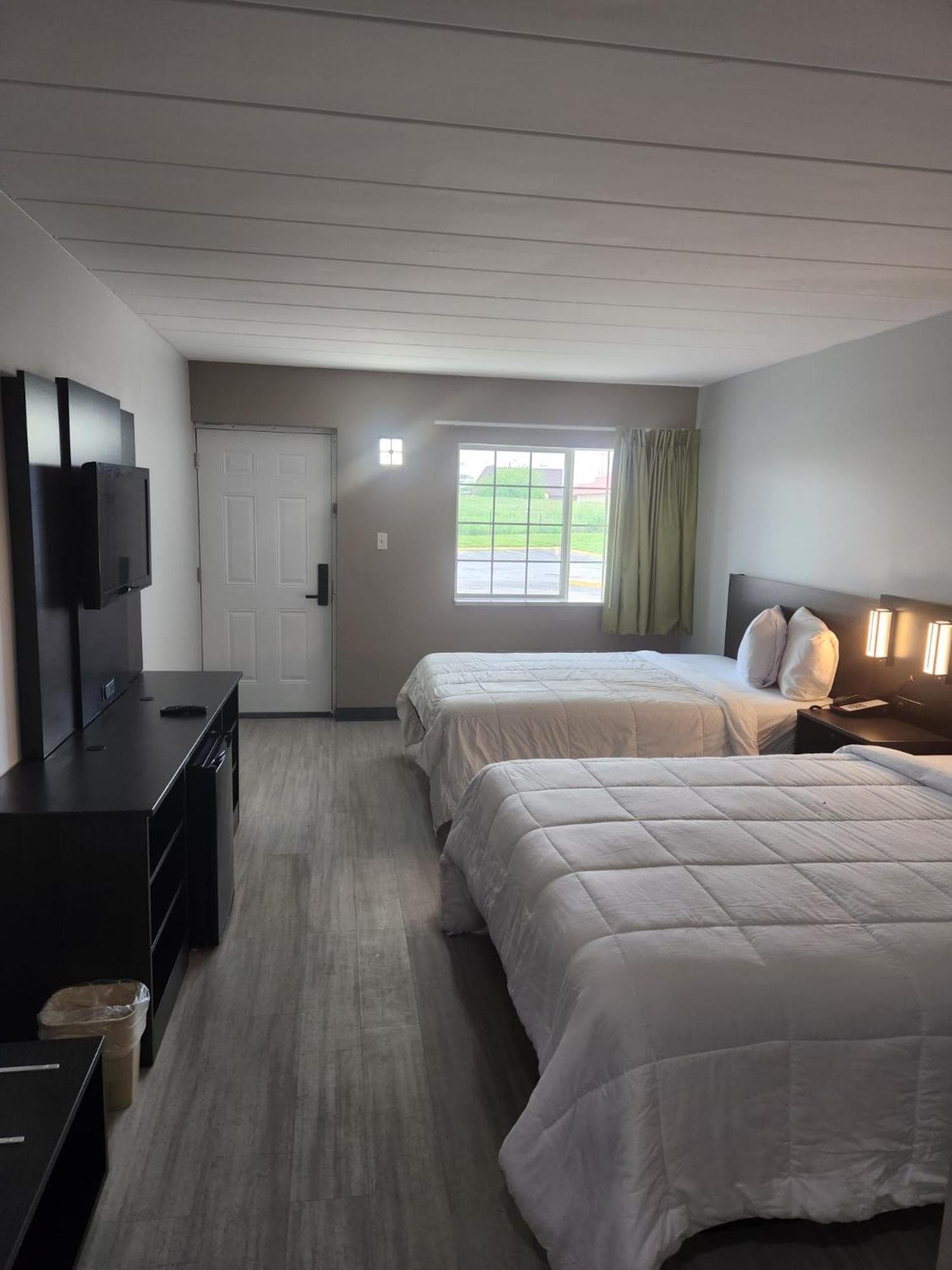 Royal Inn Hotel property views in Indianapolis, IN — gallery photo 3