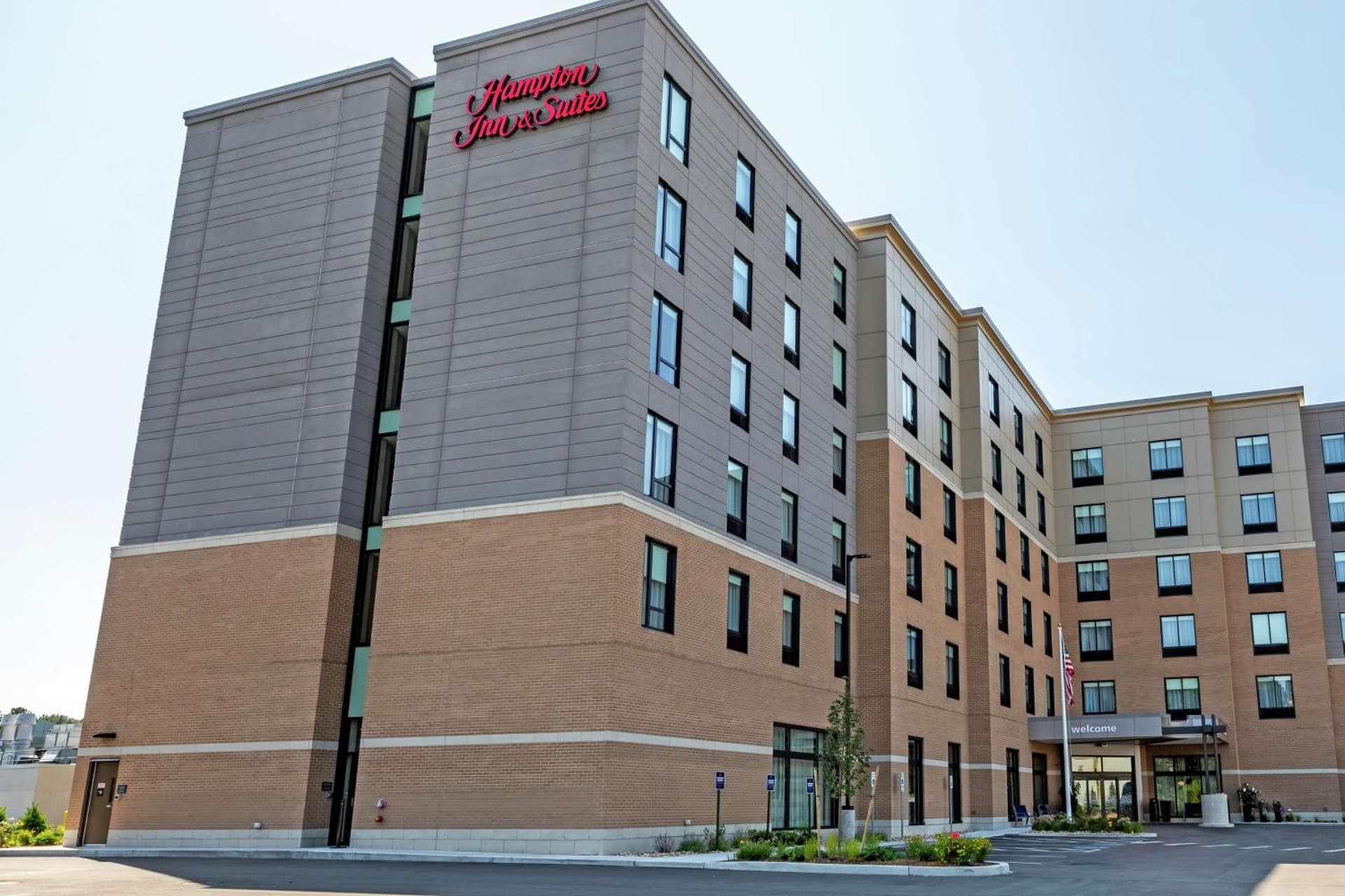 Hampton Inn & Suites Boston/Waltham interior in Waltham, MA — gallery photo 2