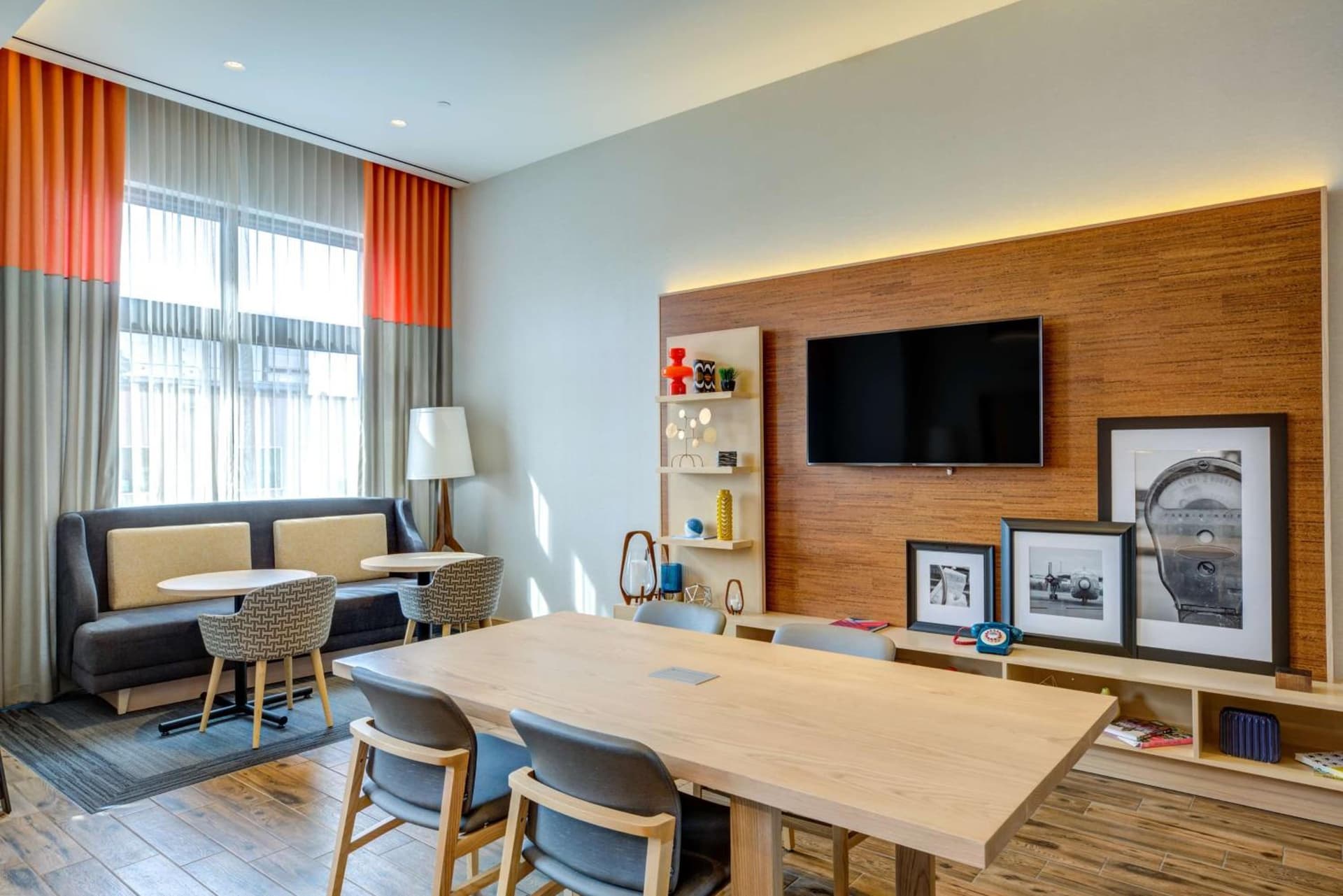 Hampton Inn & Suites Boston/Waltham gallery photo in Waltham, MA — image 9