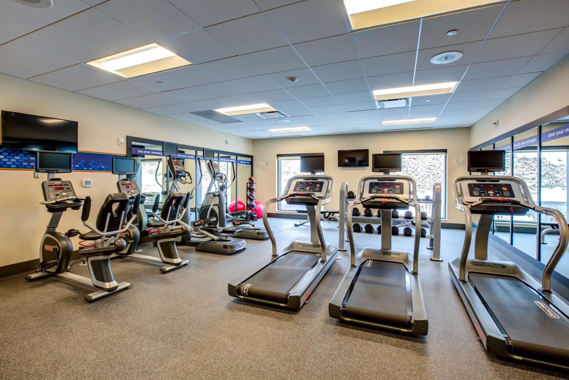 Hampton Inn & Suites Boston/Waltham gallery photo in Waltham, MA — image 26