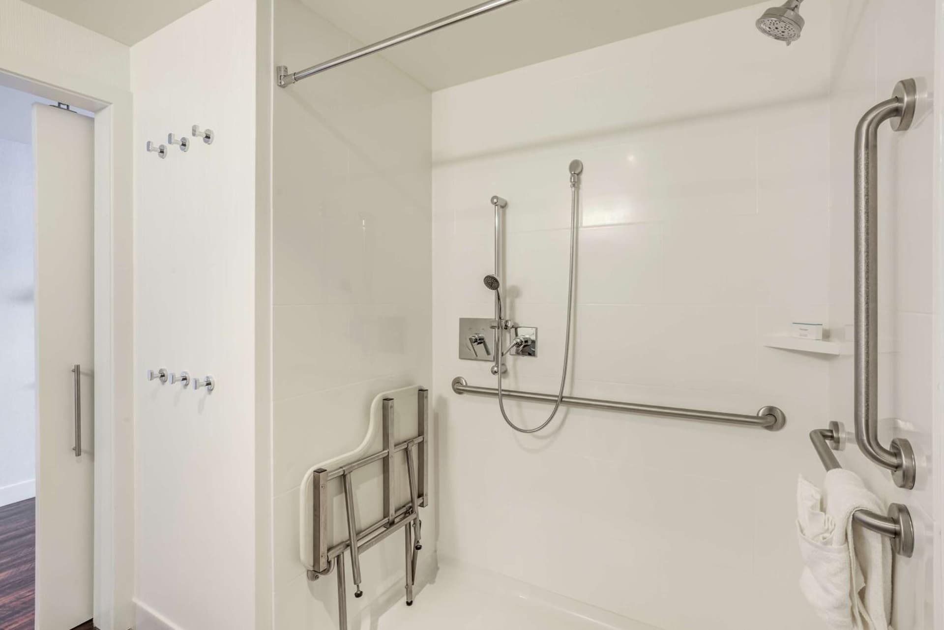Hampton Inn & Suites Boston/Waltham gallery photo in Waltham, MA — image 48