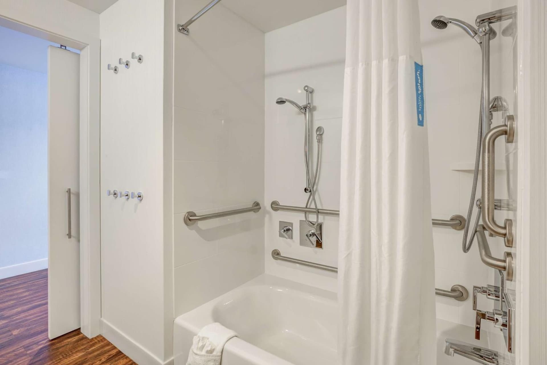 Hampton Inn & Suites Boston/Waltham gallery photo in Waltham, MA — image 34