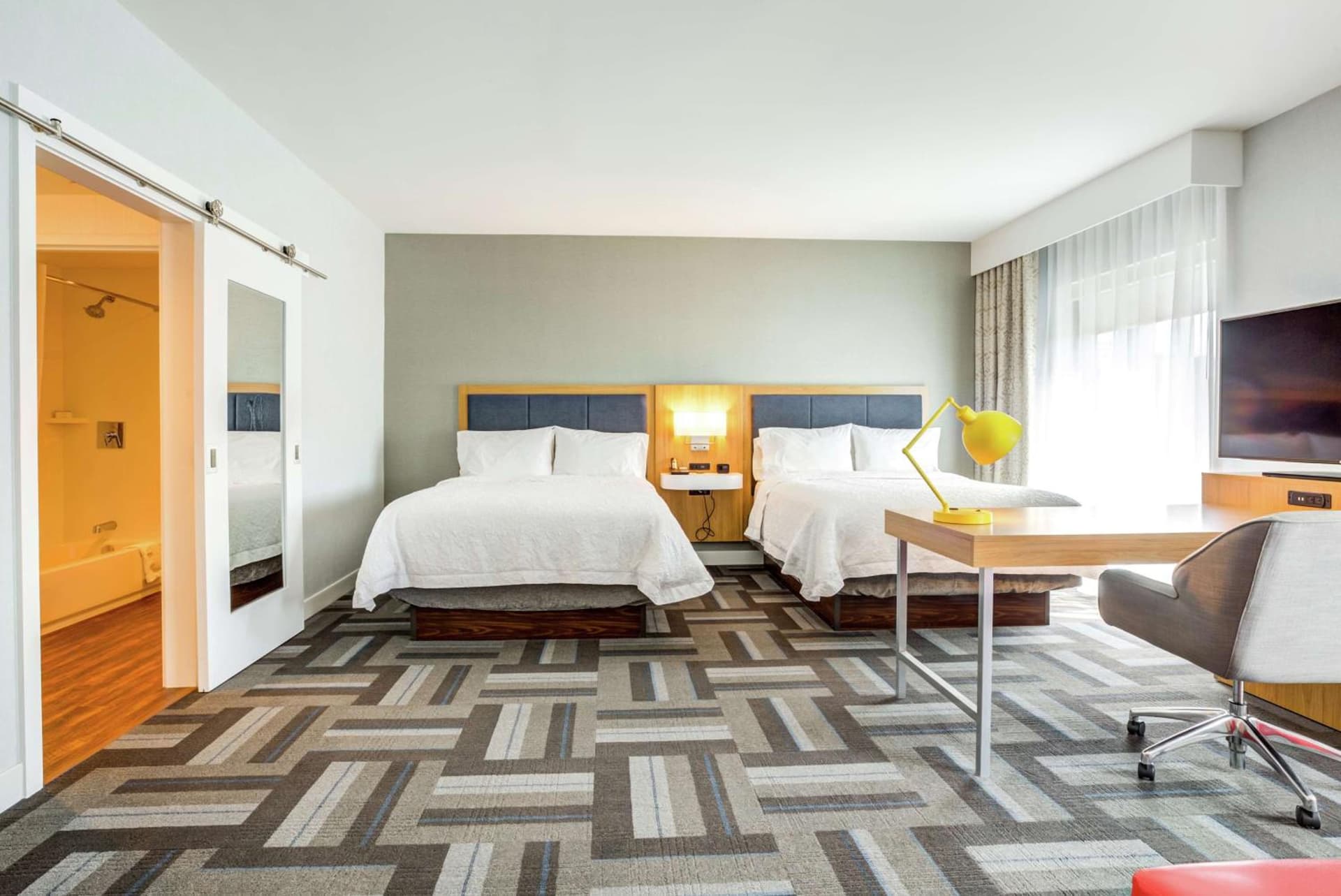 Hampton Inn & Suites Boston/Waltham gallery photo in Waltham, MA — image 47