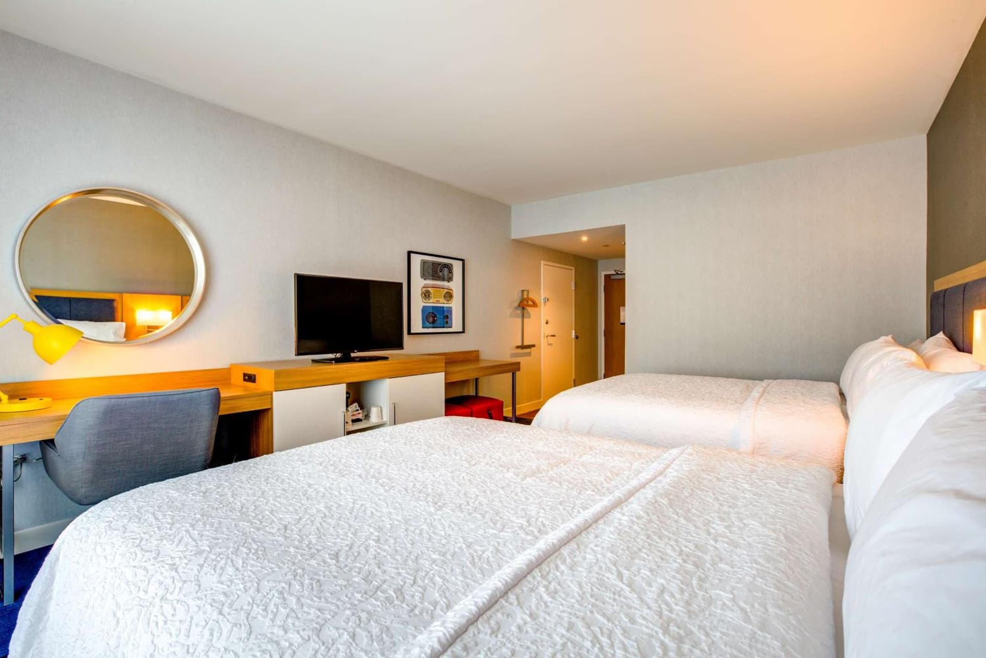Hampton Inn & Suites Boston/Waltham gallery photo in Waltham, MA — image 4