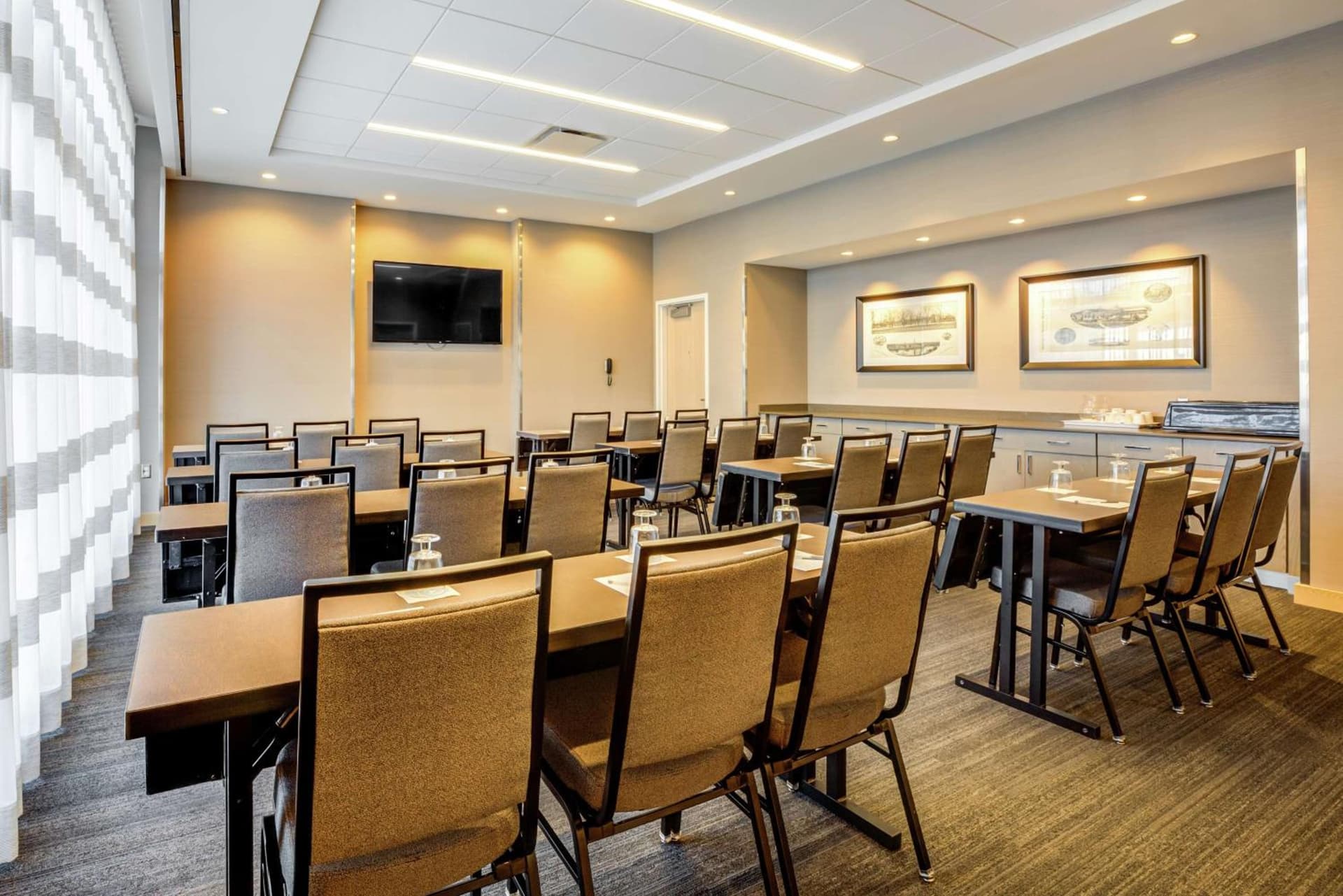 Hampton Inn & Suites Boston/Waltham interior in Waltham, MA — gallery photo 2