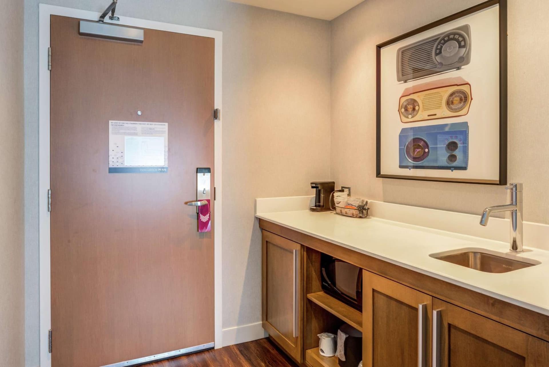Hampton Inn & Suites Boston/Waltham gallery photo in Waltham, MA — image 12