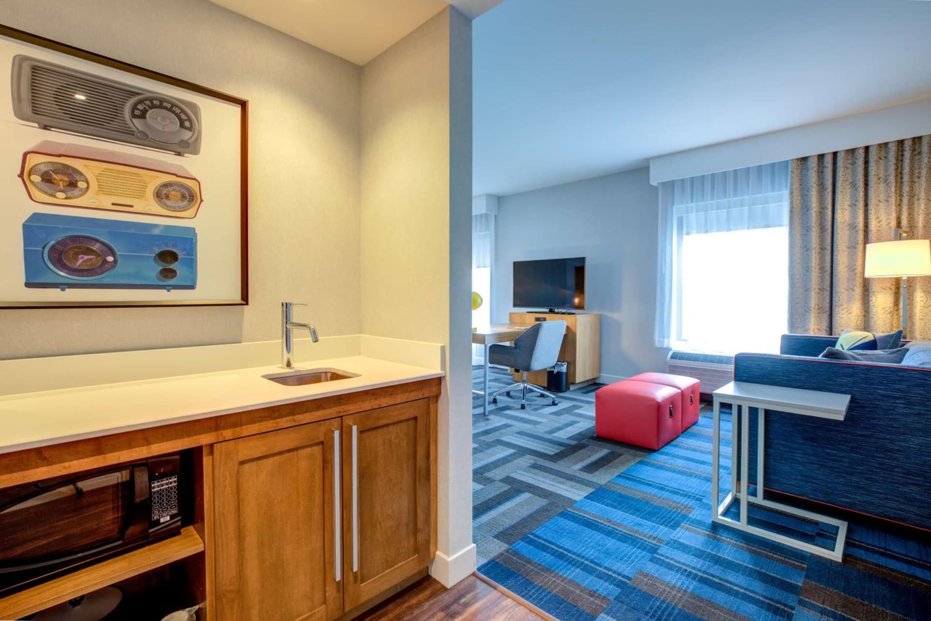 Hampton Inn & Suites Boston/Waltham gallery photo in Waltham, MA — image 5