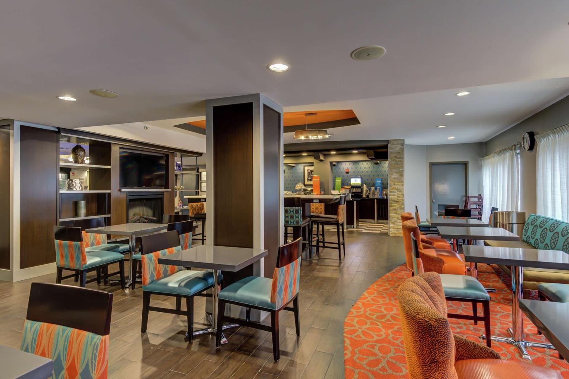 Hampton Inn Bowie interior in Bowie, MD — gallery photo 2